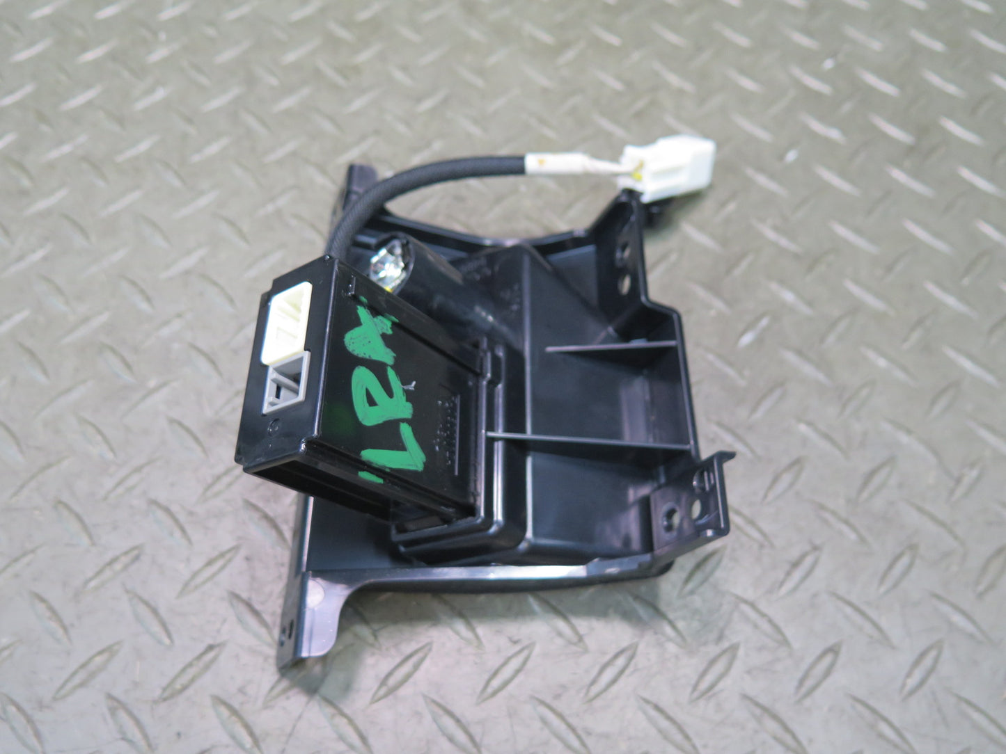 15-17 Lexus GSC16L RC300 Center Console USB Port AUX Jack Media Hub w Trim OEM
