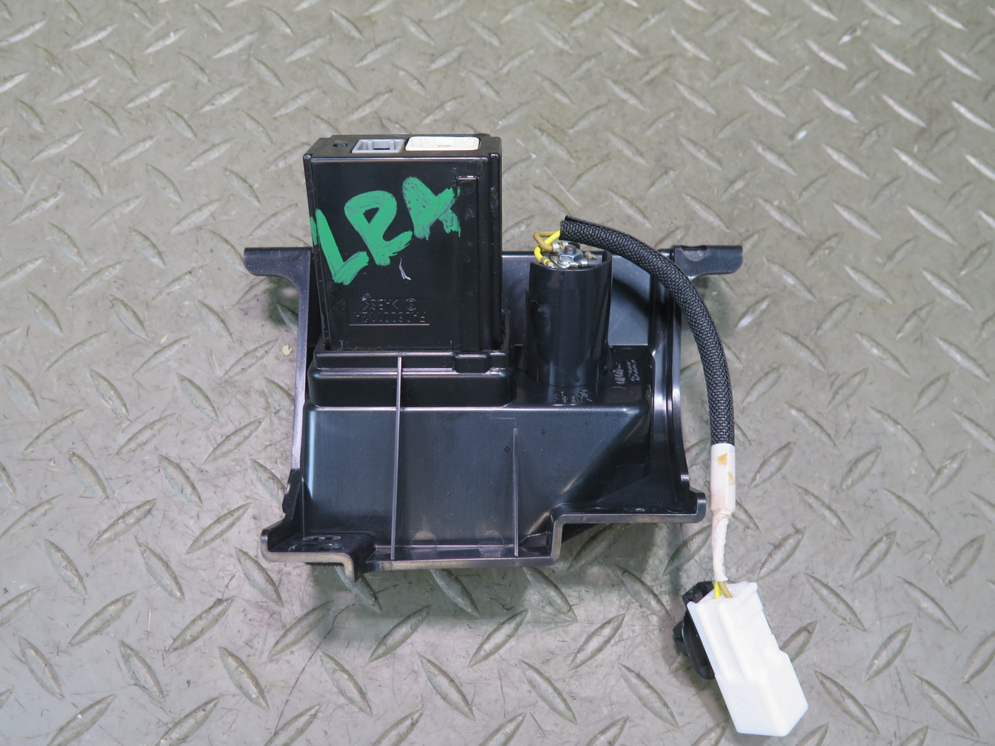 15-17 Lexus GSC16L RC300 Center Console USB Port AUX Jack Media Hub w Trim OEM