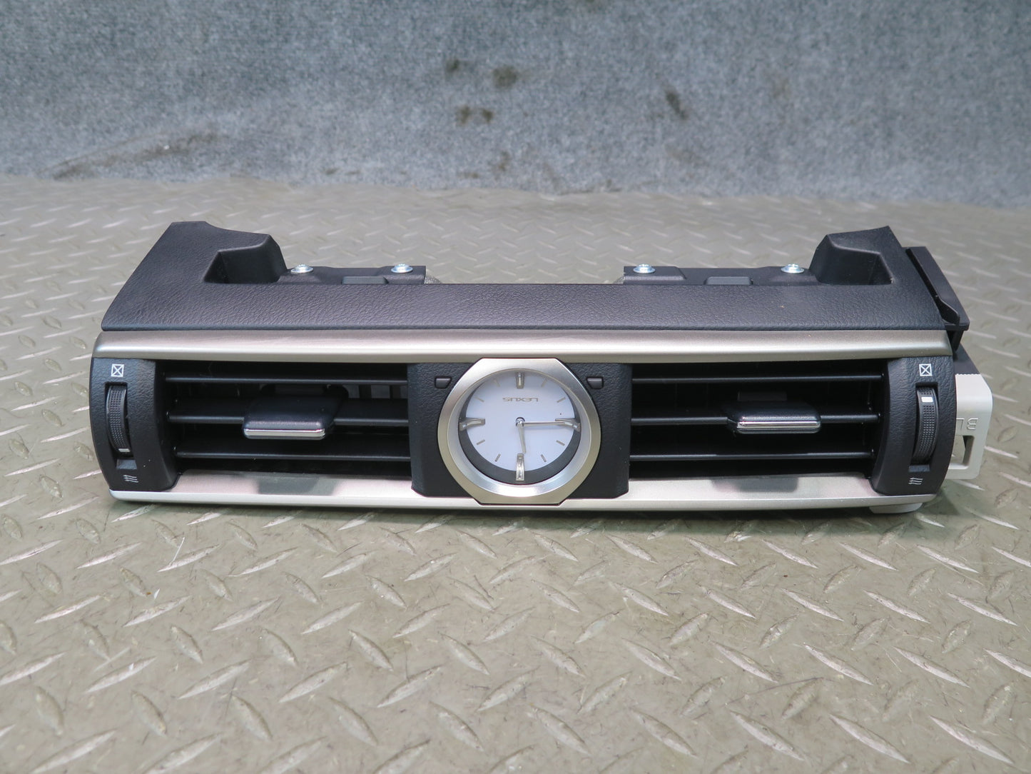 16-17  Lexus GSC16L RC300 RC350 F-sport Front Center Dashboard Air Vent OEM