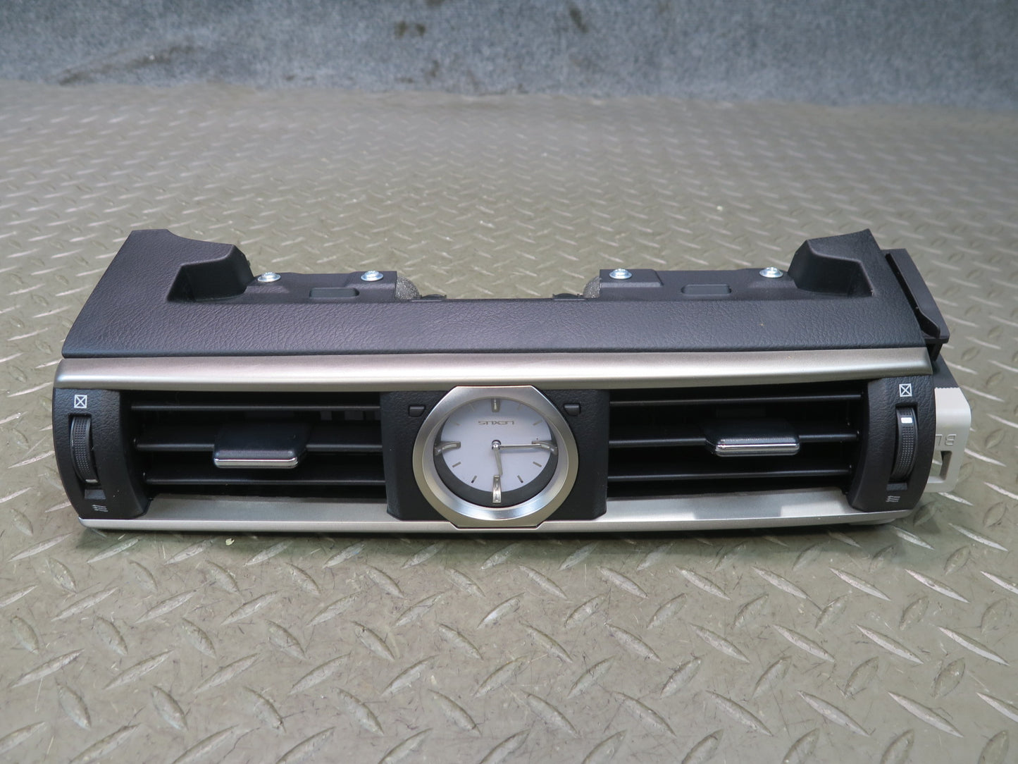 16-17  Lexus GSC16L RC300 RC350 F-sport Front Center Dashboard Air Vent OEM