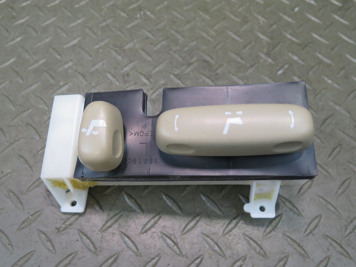 2005-2007 Lexus UZJ120L GX470 Front Left Seat Adjustment Switch