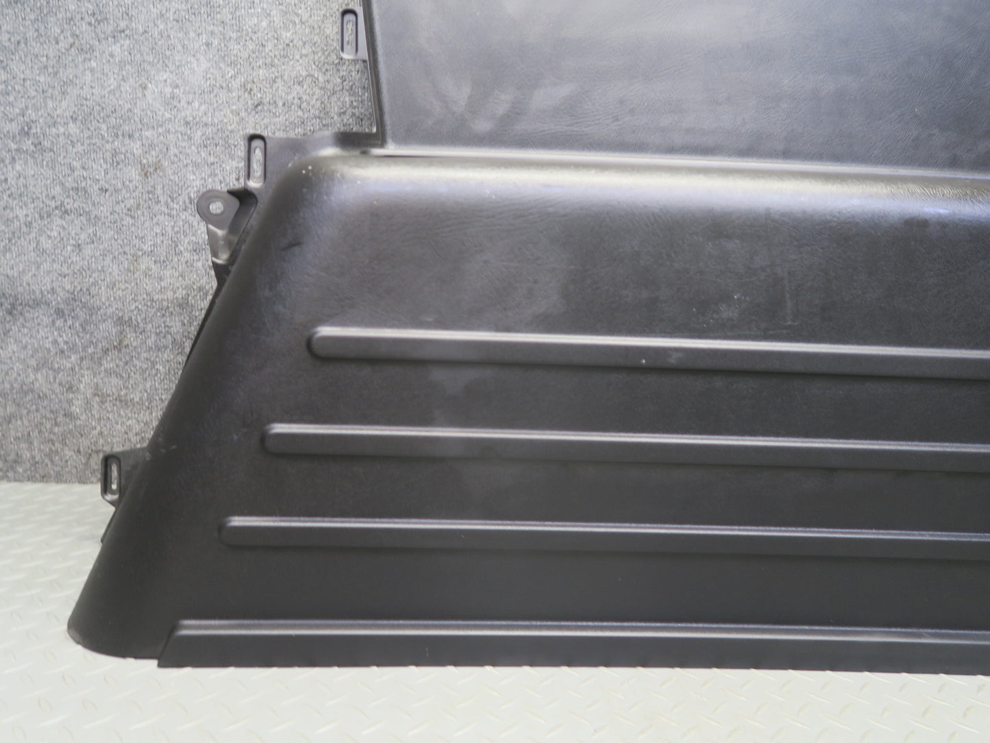 2005-2007 Hummer H2 Rear Right Pass Side Trunk Quarter Panel Trim Cover