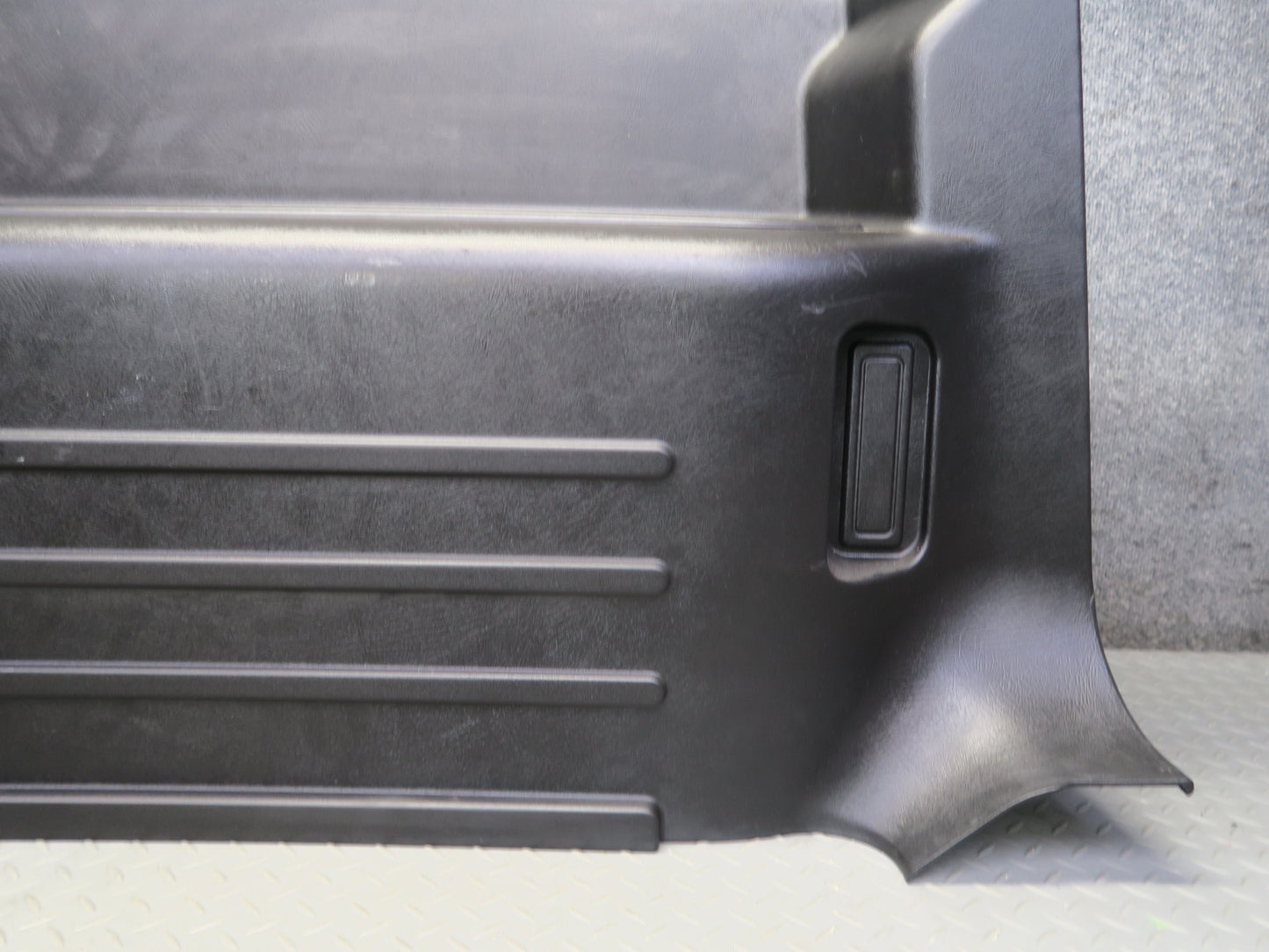 2005-2007 Hummer H2 Rear Right Pass Side Trunk Quarter Panel Trim Cover