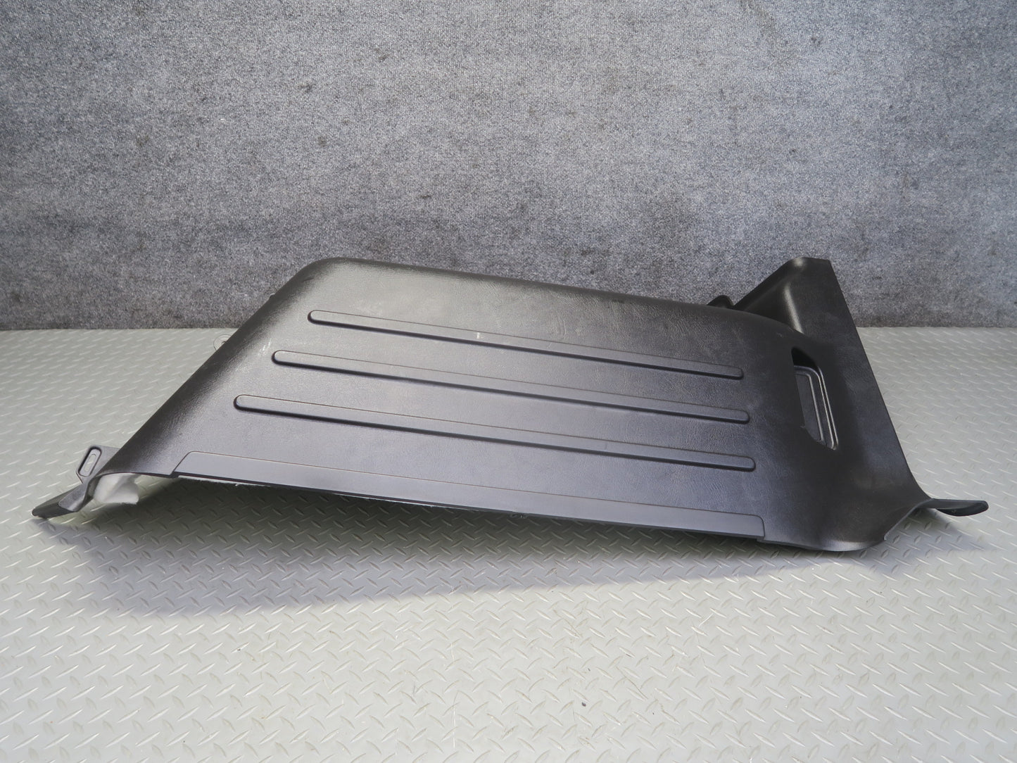 2005-2007 Hummer H2 Rear Right Pass Side Trunk Quarter Panel Trim Cover