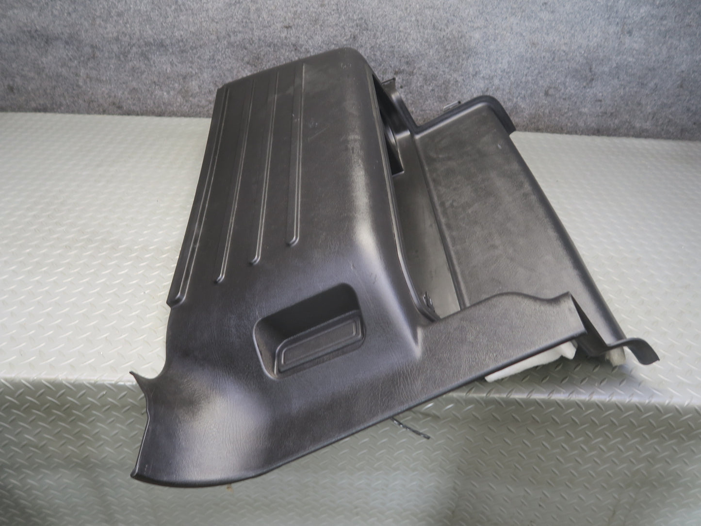 2005-2007 Hummer H2 Rear Right Pass Side Trunk Quarter Panel Trim Cover