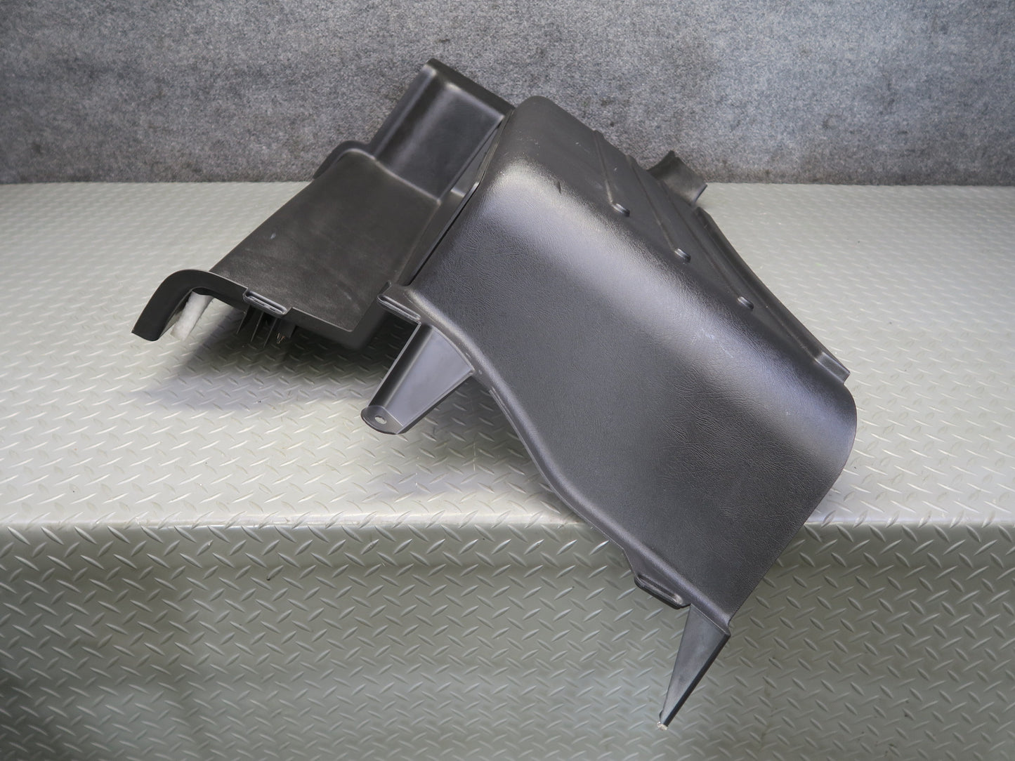 2005-2007 Hummer H2 Rear Right Pass Side Trunk Quarter Panel Trim Cover