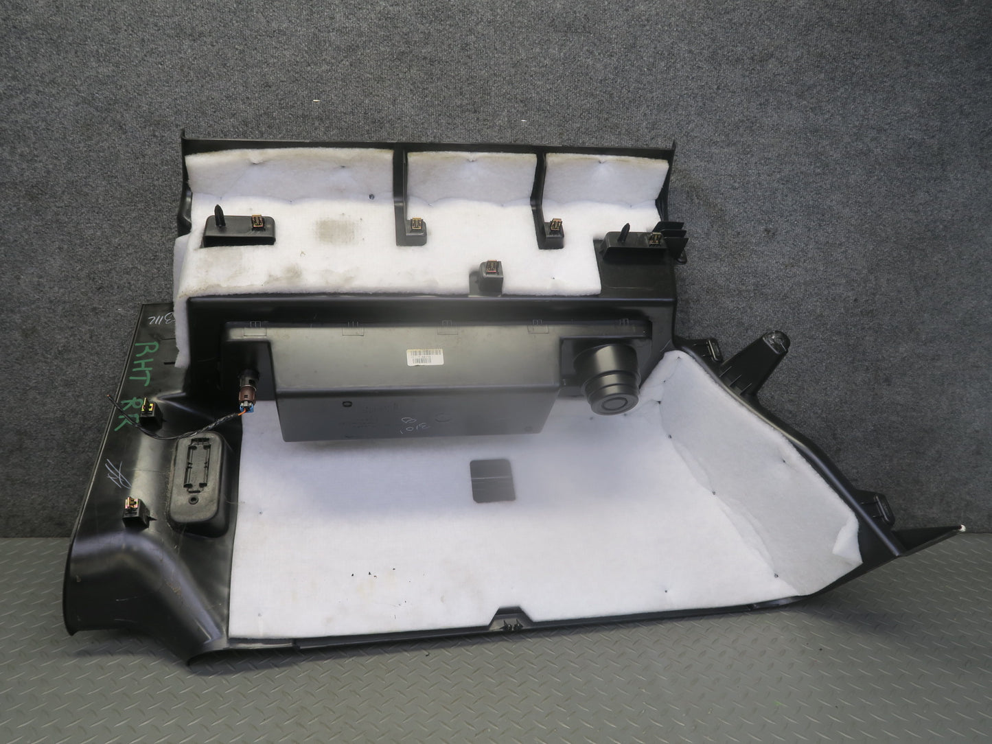 2005-2007 Hummer H2 Rear Right Pass Side Trunk Quarter Panel Trim Cover