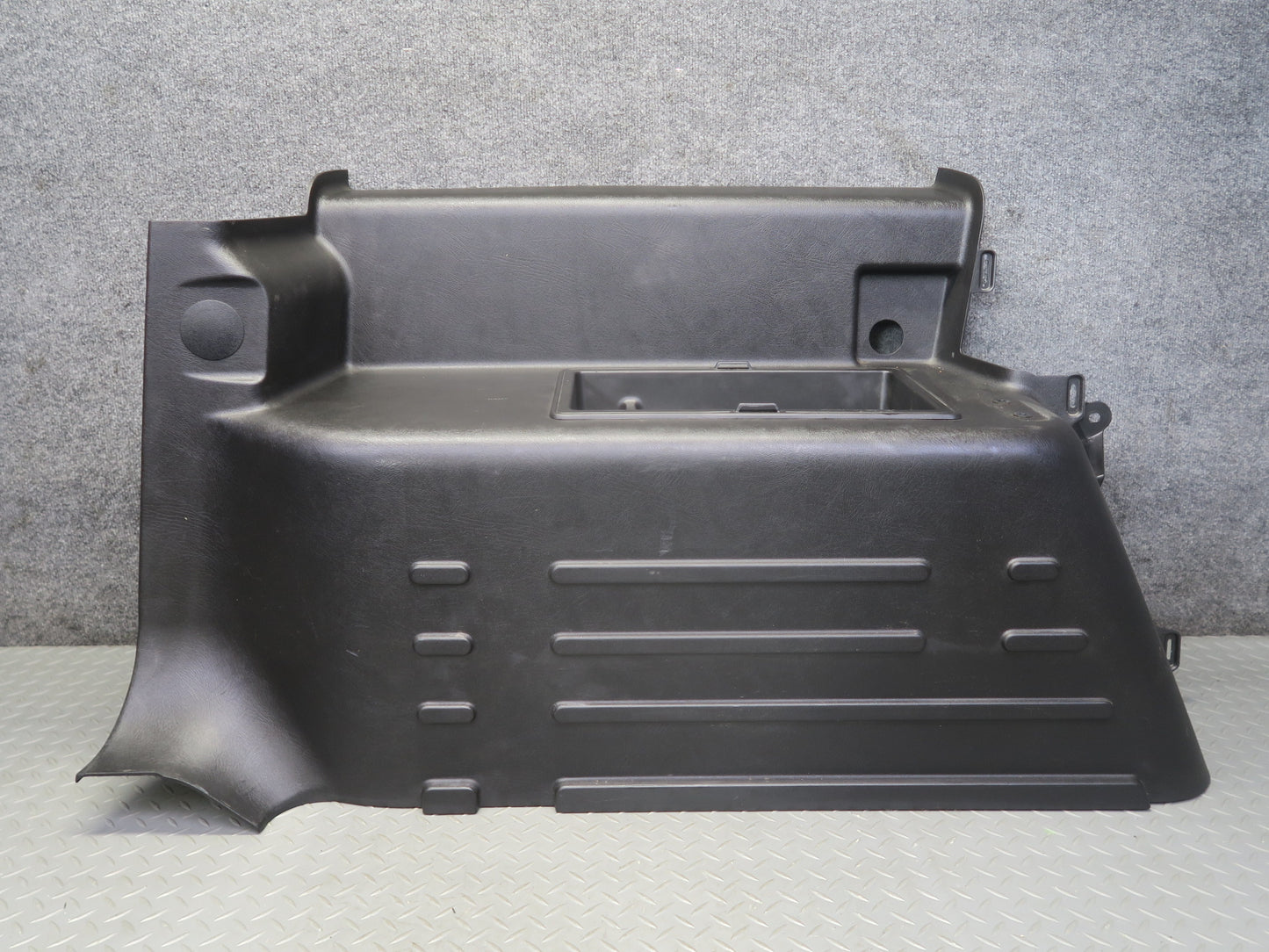 2005-2007 Hummer H2 Rear Left Driver Side Trunk Quarter Panel Trim Cover