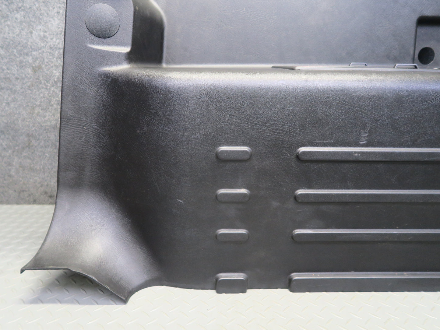 2005-2007 Hummer H2 Rear Left Driver Side Trunk Quarter Panel Trim Cover