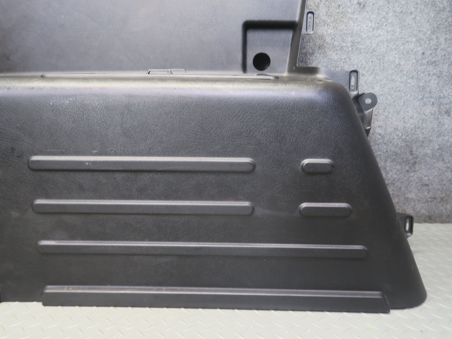 2005-2007 Hummer H2 Rear Left Driver Side Trunk Quarter Panel Trim Cover