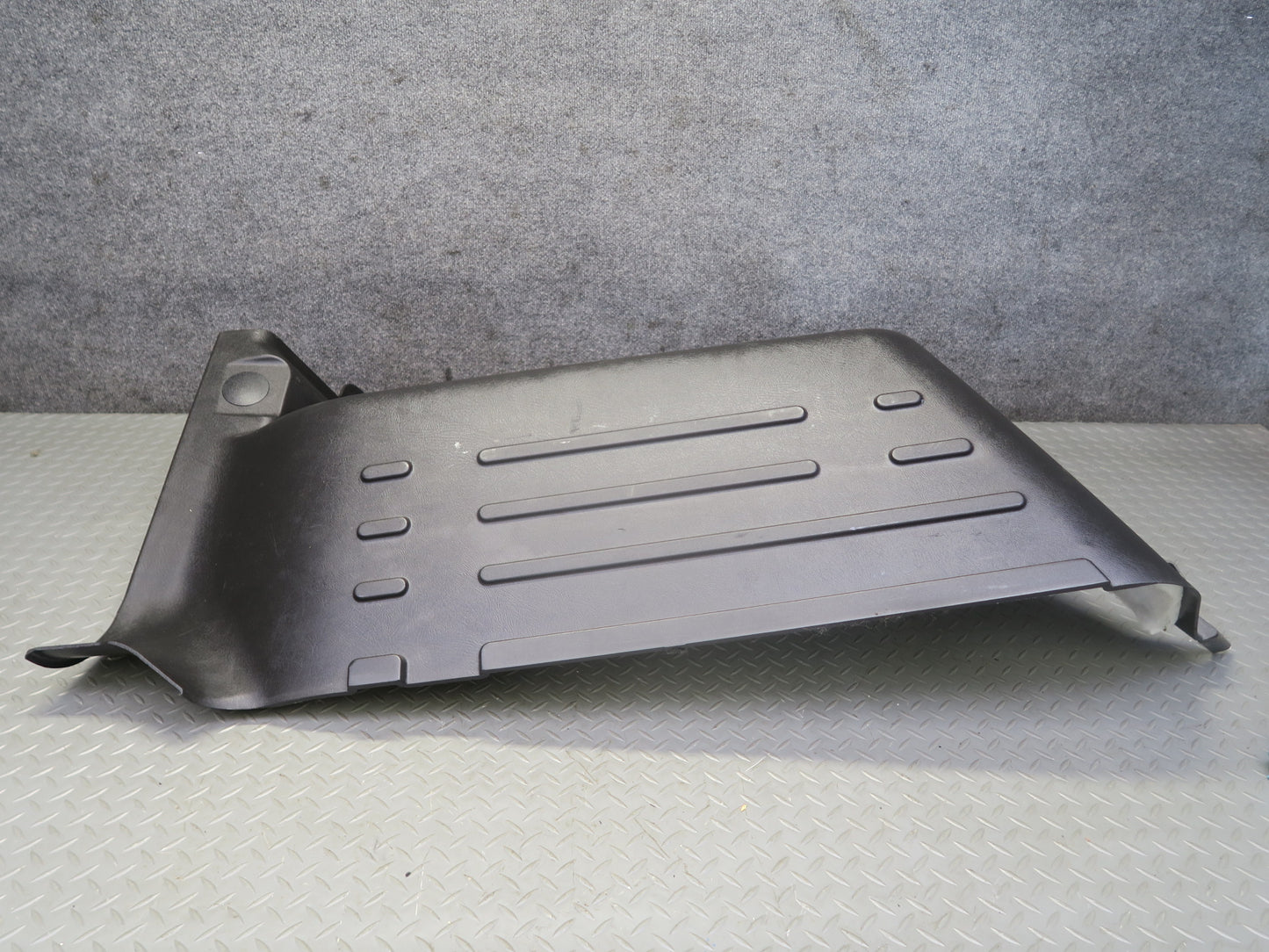 2005-2007 Hummer H2 Rear Left Driver Side Trunk Quarter Panel Trim Cover