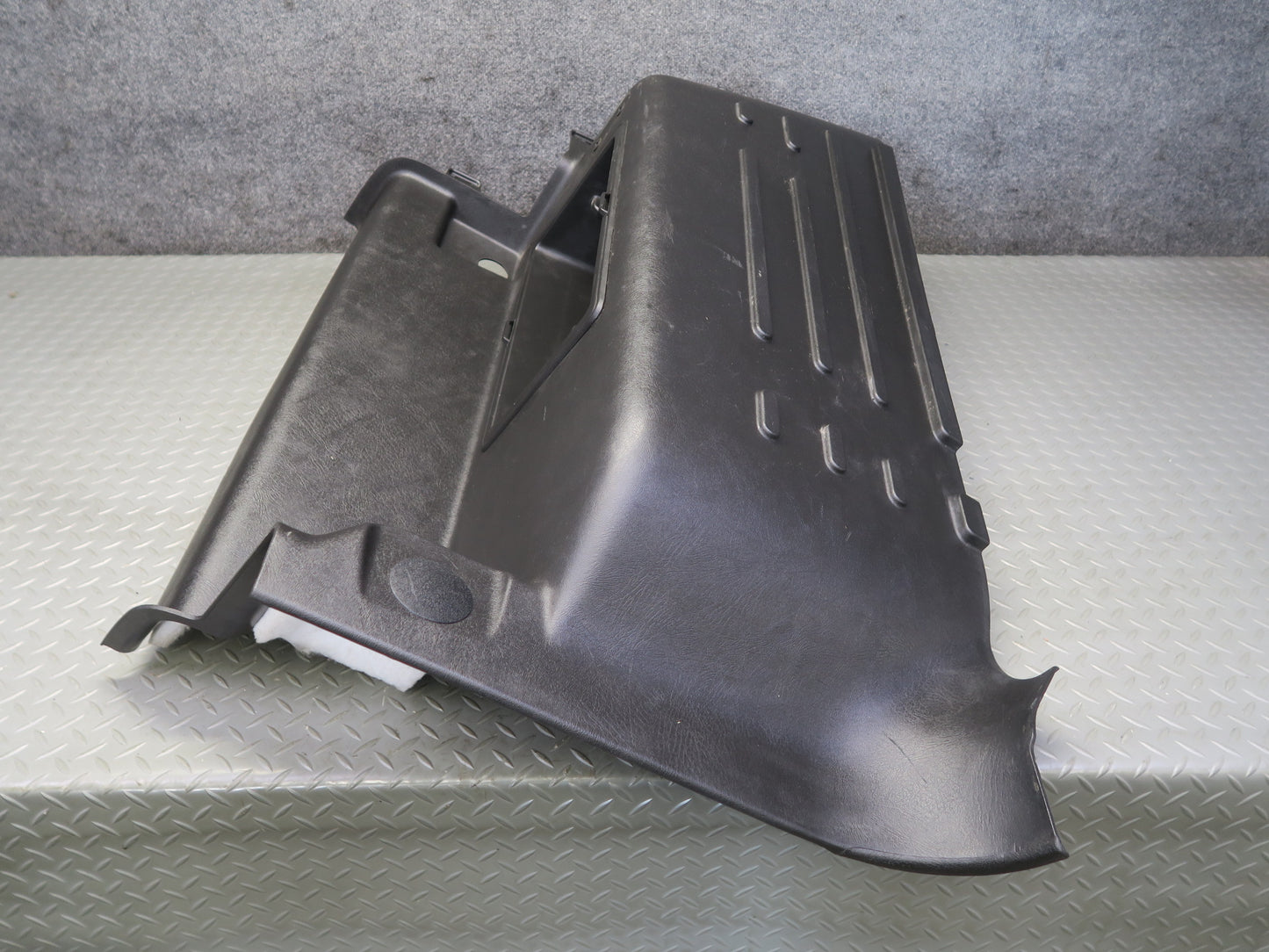 2005-2007 Hummer H2 Rear Left Driver Side Trunk Quarter Panel Trim Cover