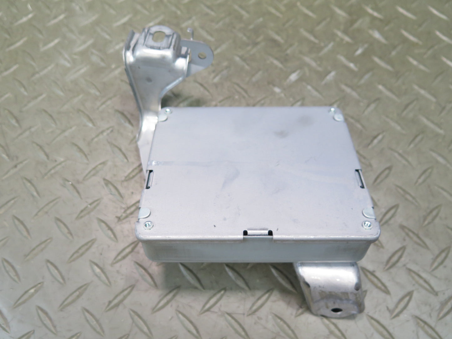 16-17 Lexus GSC16L RC350 RC300 Suspension Computer Control Module Unit OEM