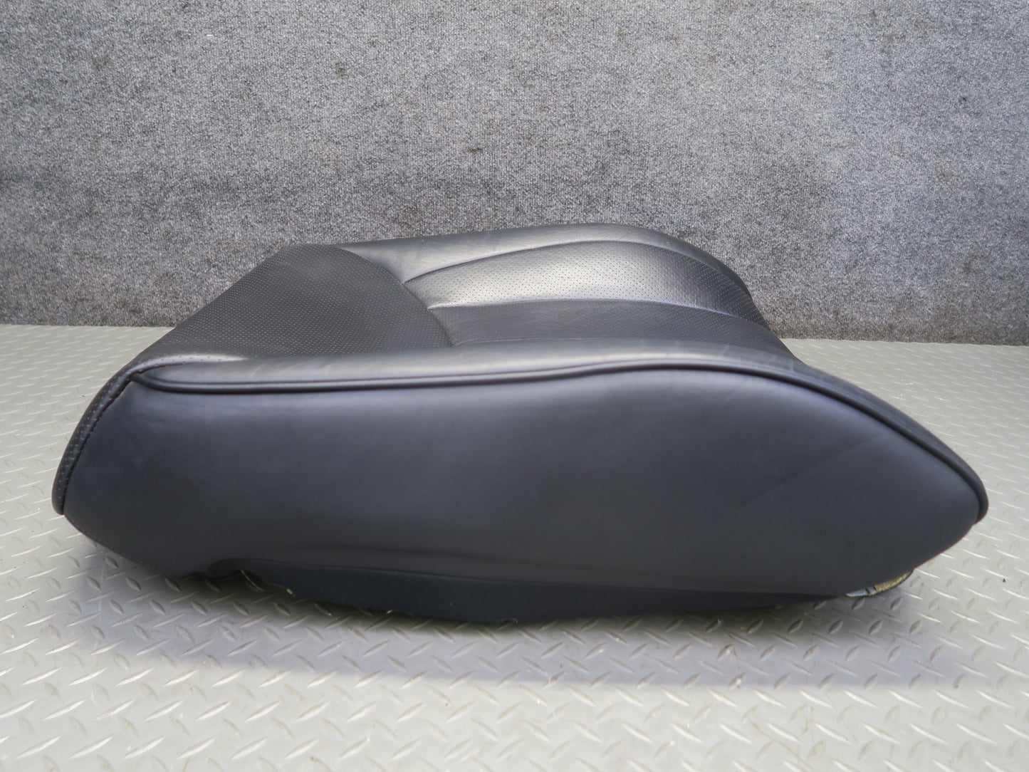 01-03 Lexus UCF30L LS430 Front Right Seat Upper Leather Cushion Black OEM