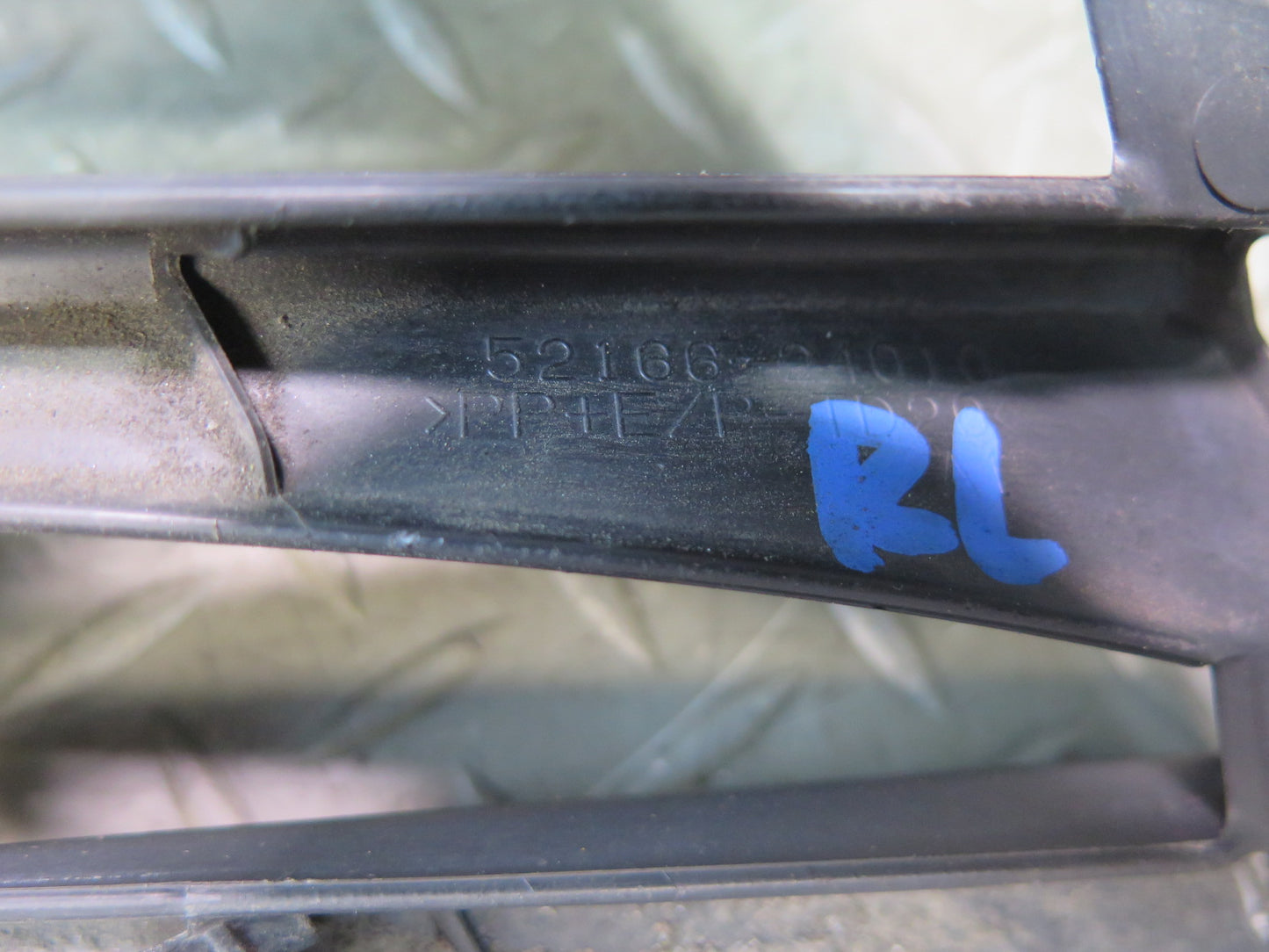 15-18 Lexus GSC16L RC350 RC300 F-sport Rear Bumper Lower Vent Grill Set OEM