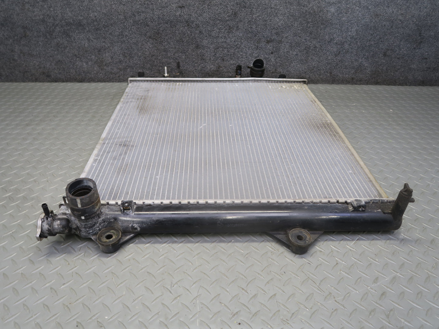 2003-2009 Lexus UZJ120L GX470 Aftermarket CSF Engine Cooling Radiator