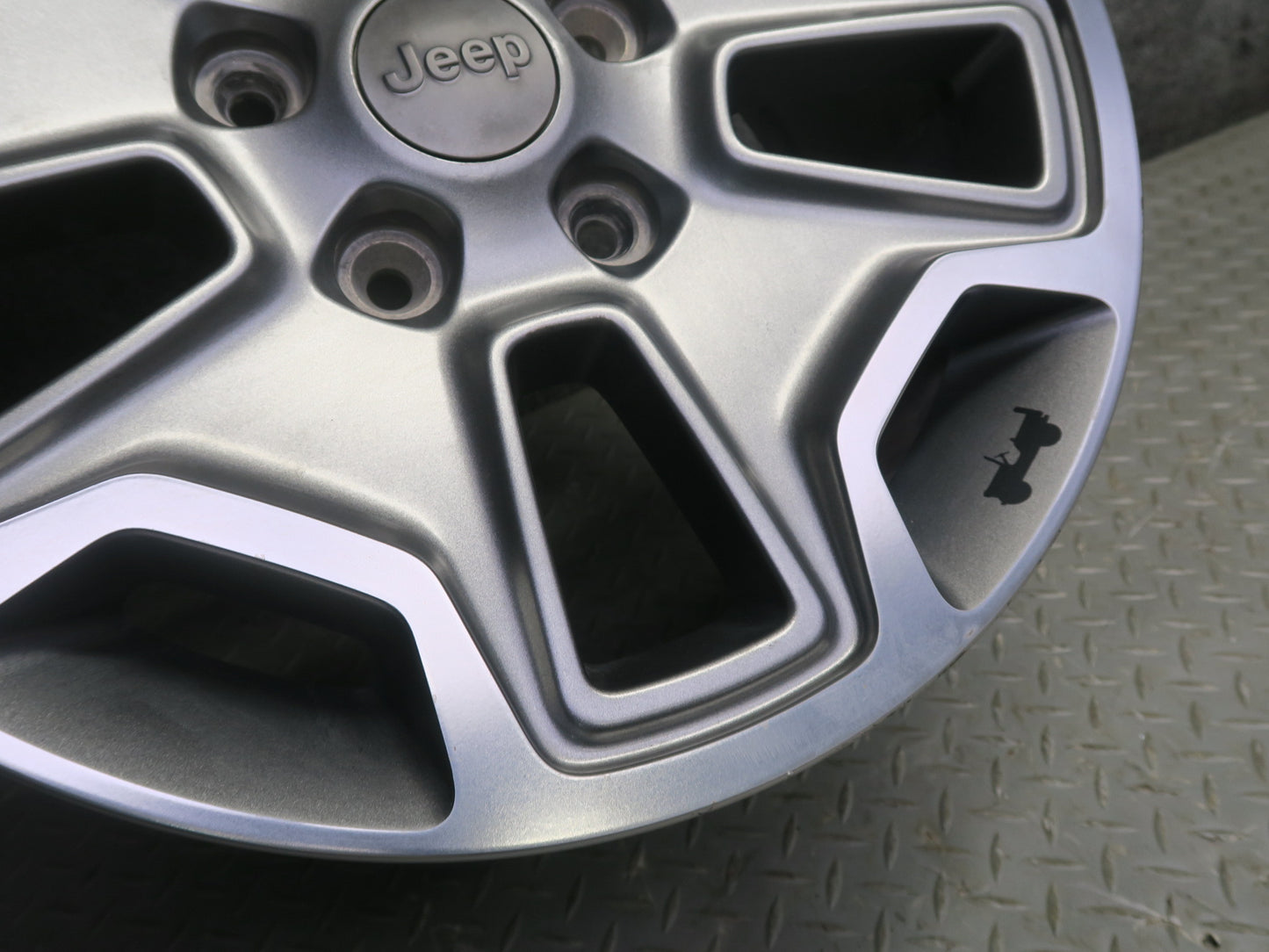 13-18 Jeep Wrangler JK Factory R17" Wheel Rim 17x7.5 ET44.45 Silver OEM