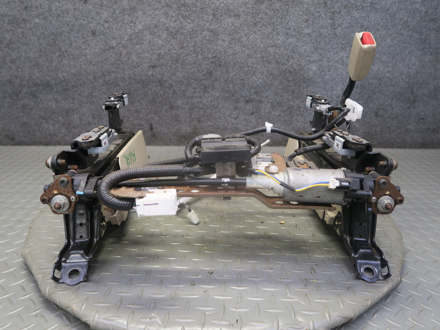 04-09 Lexus UZJ120L GX470 Front Right Seat Lower Frame Track w Motor