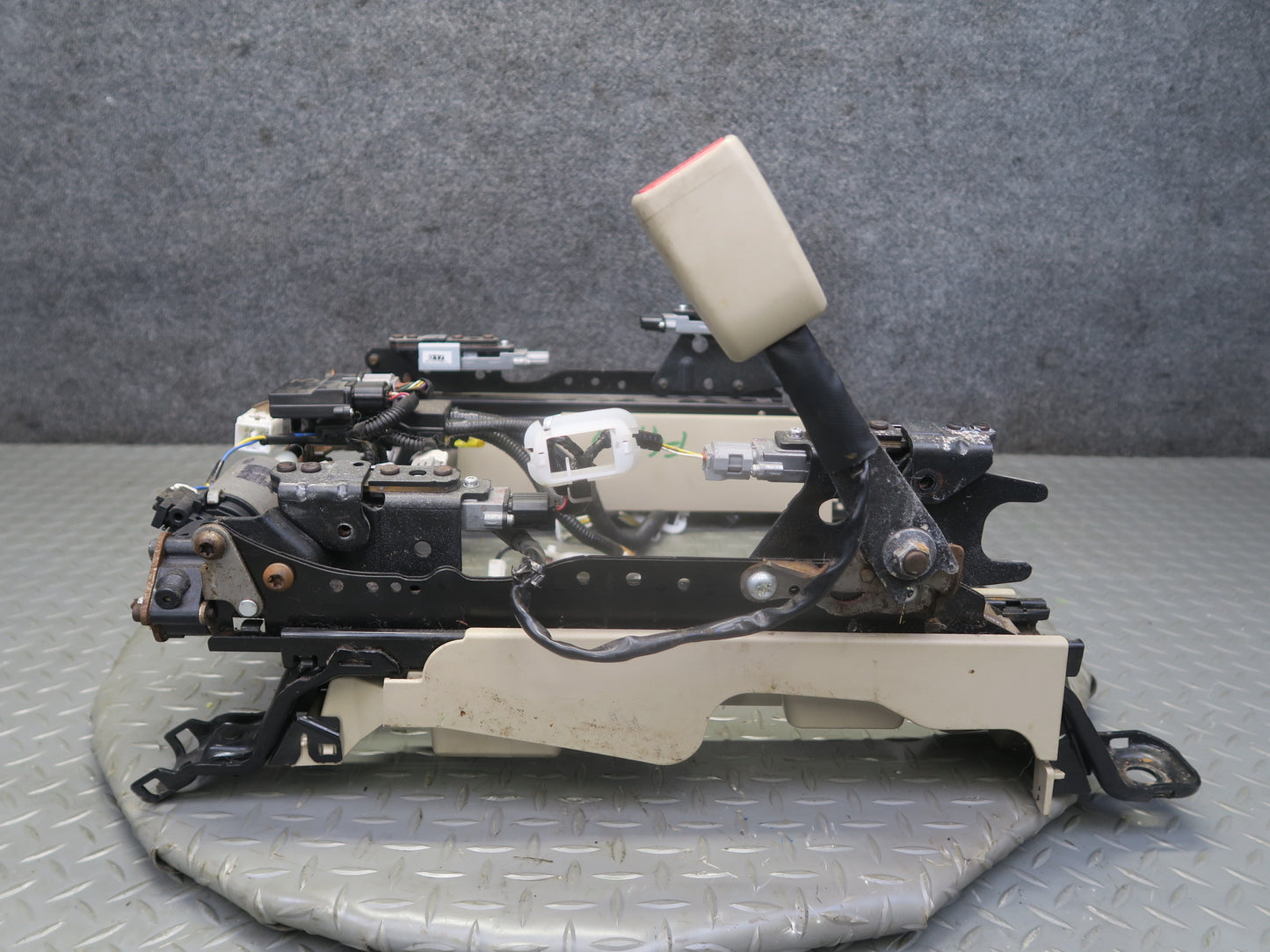 04-09 Lexus UZJ120L GX470 Front Right Seat Lower Frame Track w Motor