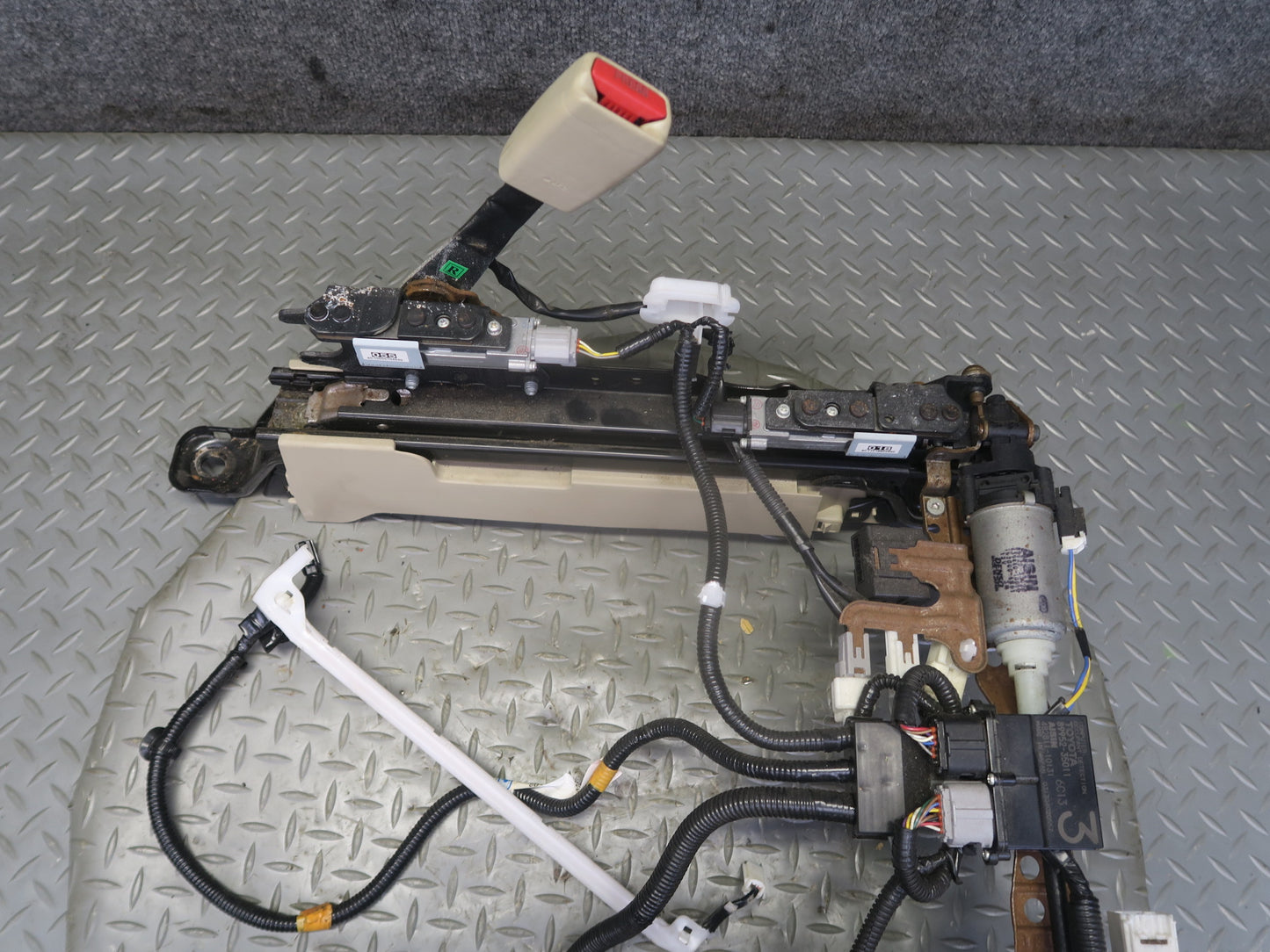 04-09 Lexus UZJ120L GX470 Front Right Seat Lower Frame Track w Motor