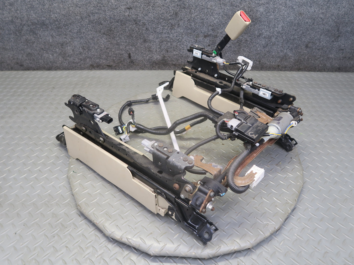 04-09 Lexus UZJ120L GX470 Front Right Seat Lower Frame Track w Motor