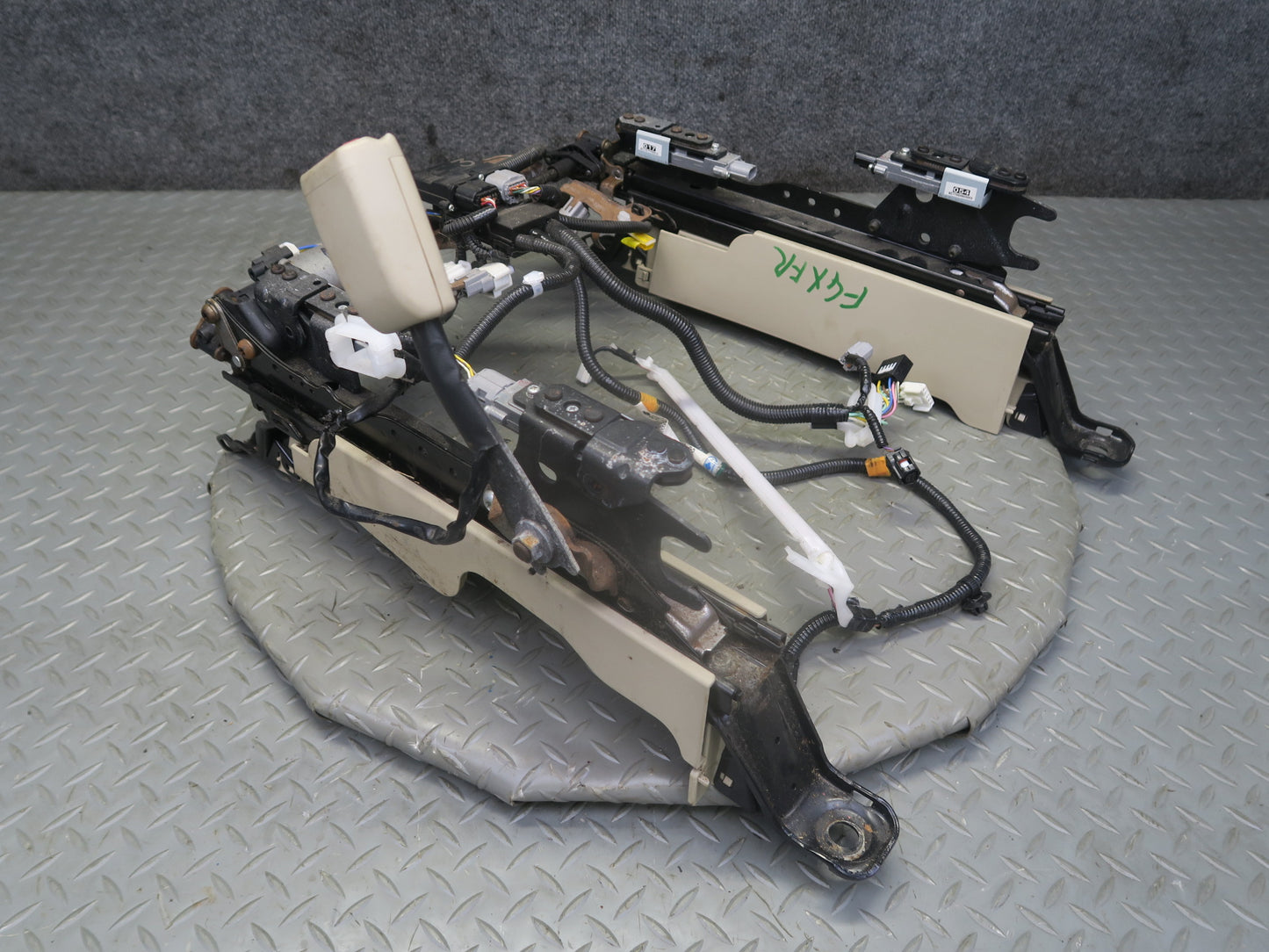 04-09 Lexus UZJ120L GX470 Front Right Seat Lower Frame Track w Motor