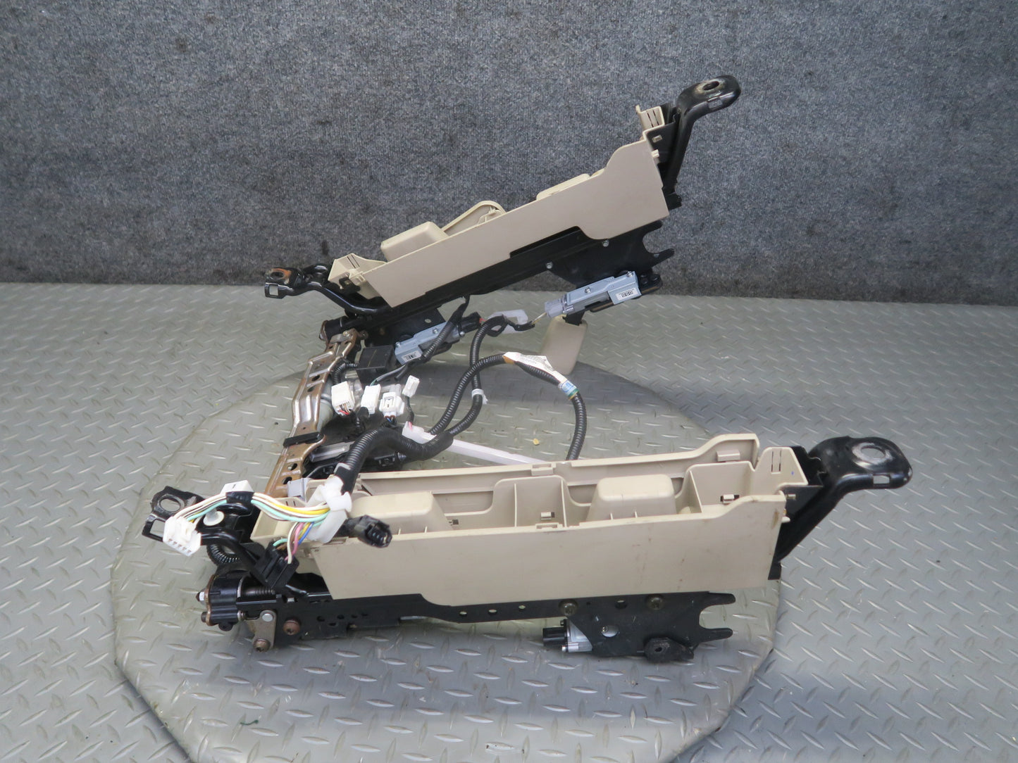 04-09 Lexus UZJ120L GX470 Front Right Seat Lower Frame Track w Motor