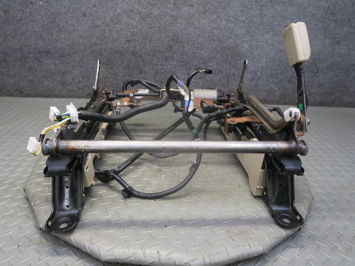 04-09 Lexus UZJ120L GX470 Front Left Seat Lower Frame Track w Motor