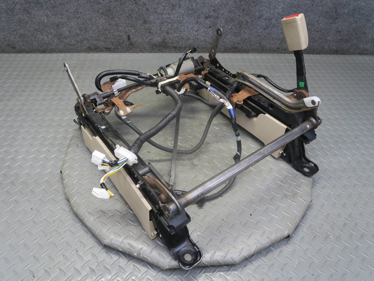 04-09 Lexus UZJ120L GX470 Front Left Seat Lower Frame Track w Motor