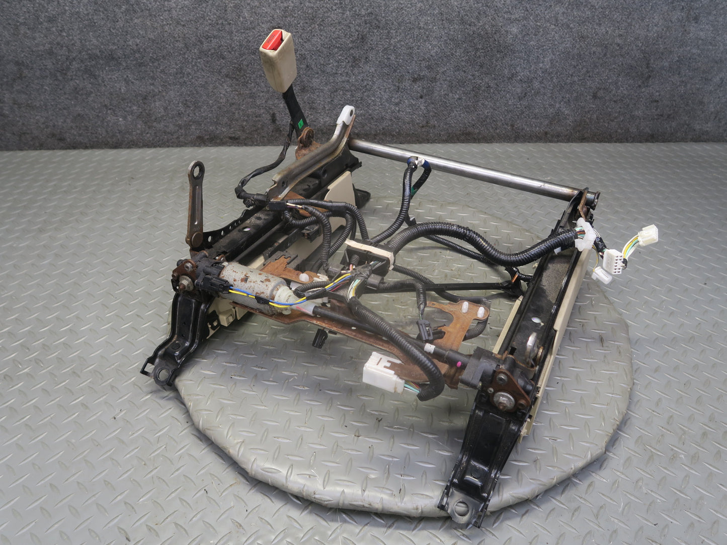 04-09 Lexus UZJ120L GX470 Front Left Seat Lower Frame Track w Motor