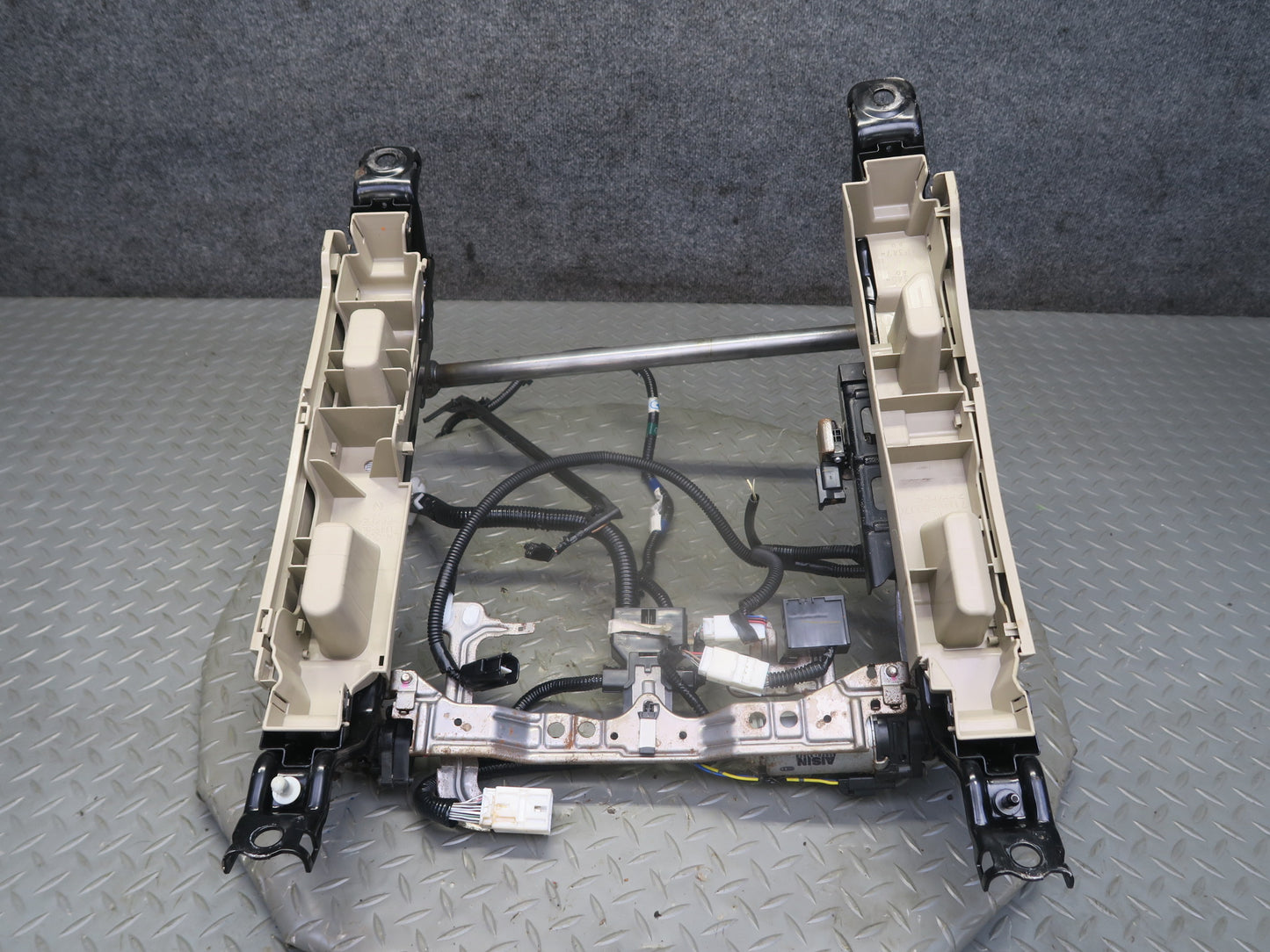04-09 Lexus UZJ120L GX470 Front Left Seat Lower Frame Track w Motor