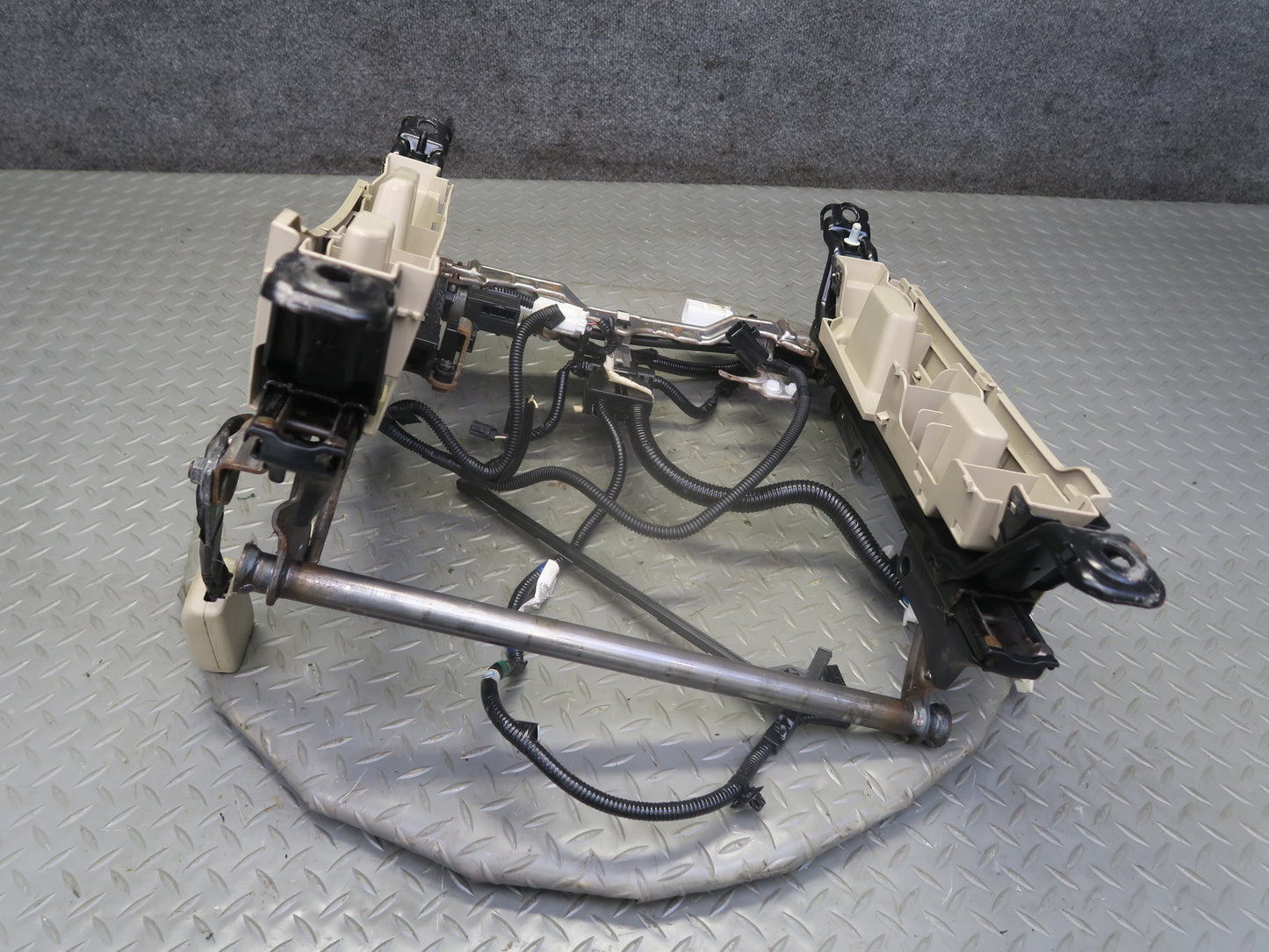 04-09 Lexus UZJ120L GX470 Front Left Seat Lower Frame Track w Motor