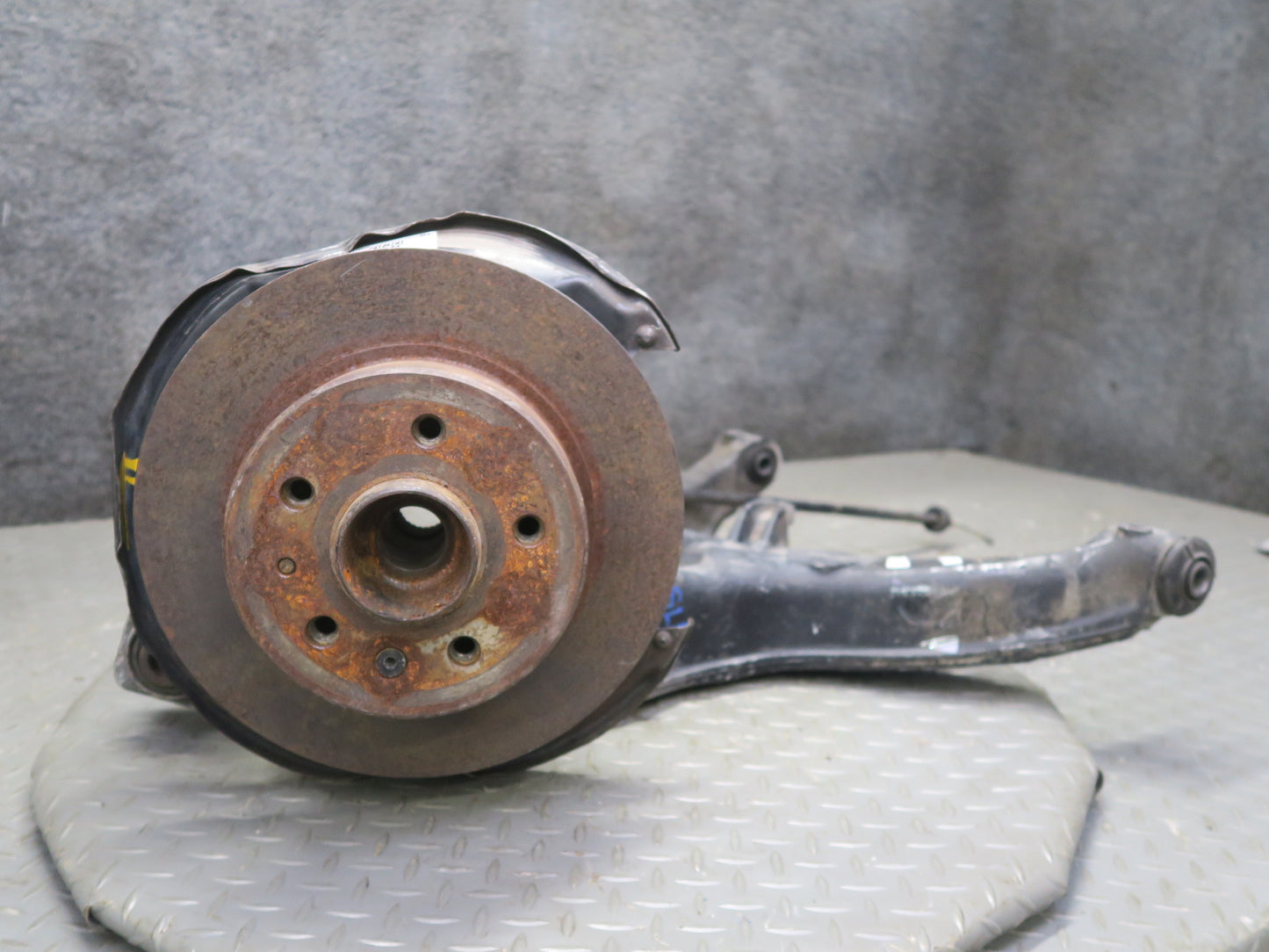 86-89 Mercedes R107 560SL Rear Right Trailing Arm Spindle Knuckle Wheel Hub OEM