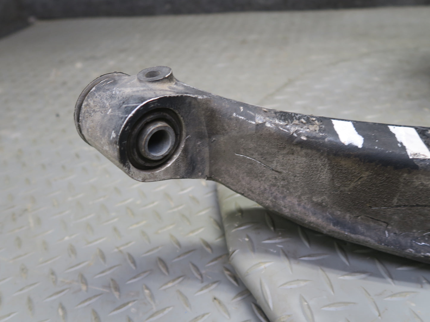 86-89 Mercedes R107 560SL Rear Right Trailing Arm Spindle Knuckle Wheel Hub OEM