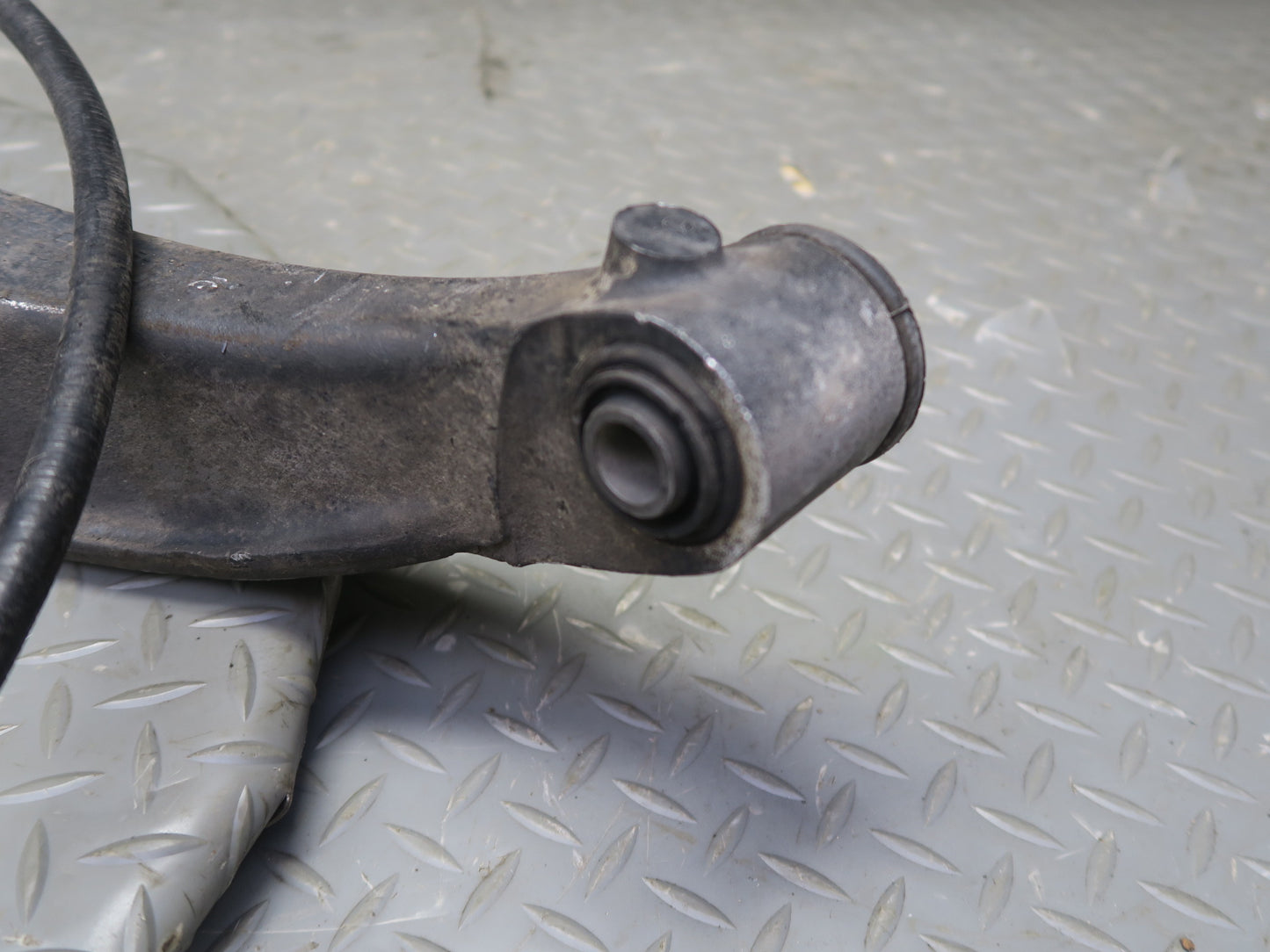 86-89 Mercedes R107 560SL Rear Right Trailing Arm Spindle Knuckle Wheel Hub OEM