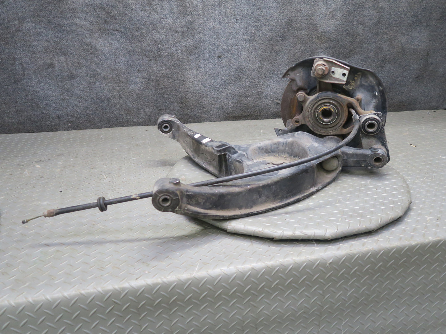 86-89 Mercedes R107 560SL Rear Right Trailing Arm Spindle Knuckle Wheel Hub OEM