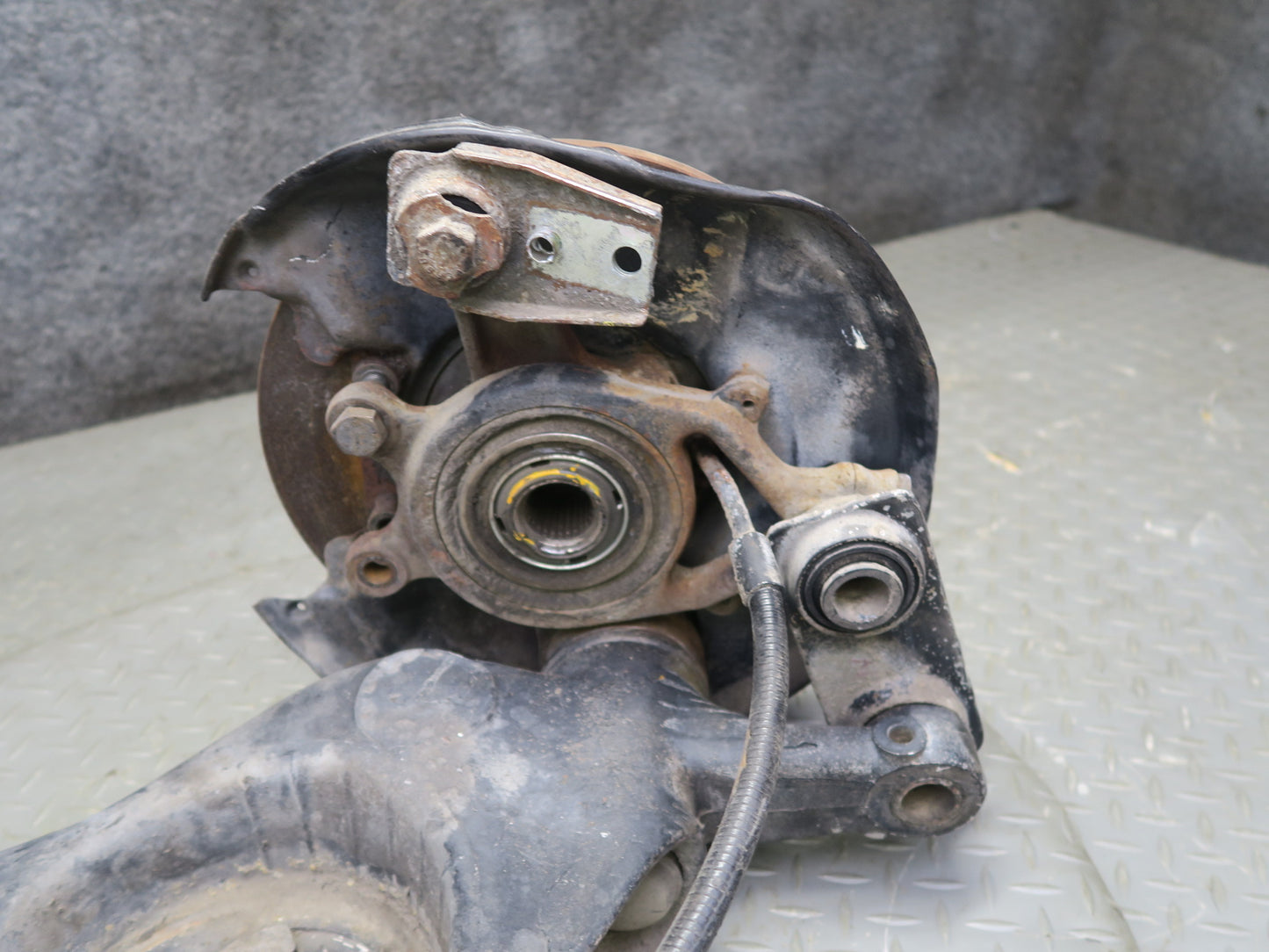86-89 Mercedes R107 560SL Rear Right Trailing Arm Spindle Knuckle Wheel Hub OEM
