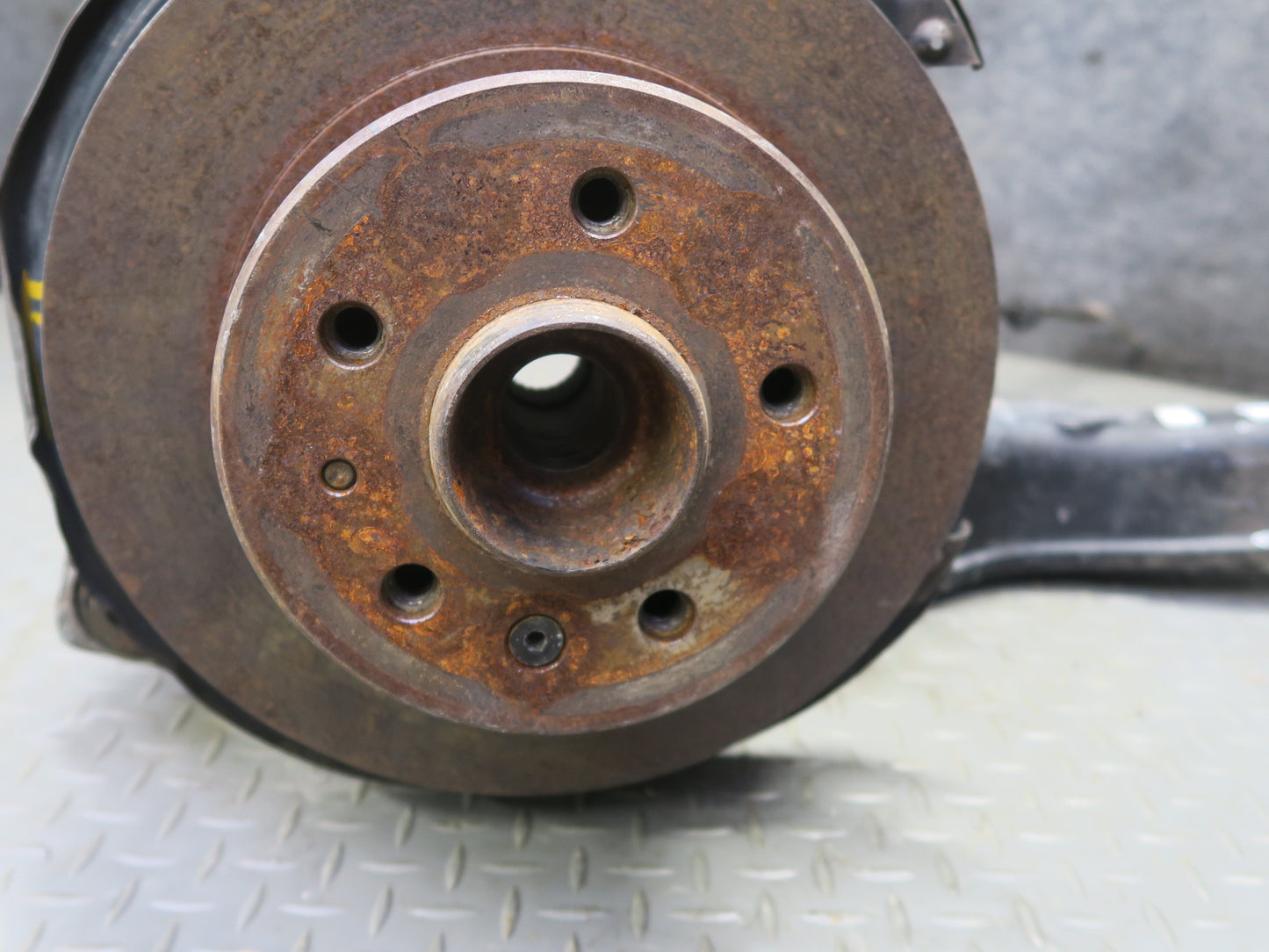 86-89 Mercedes R107 560SL Rear Right Trailing Arm Spindle Knuckle Wheel Hub OEM