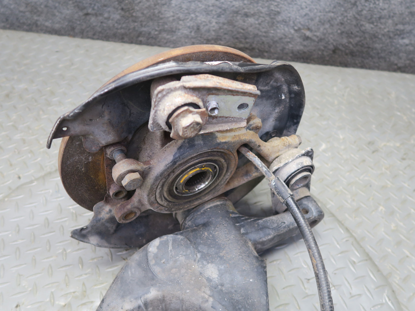 86-89 Mercedes R107 560SL Rear Right Trailing Arm Spindle Knuckle Wheel Hub OEM