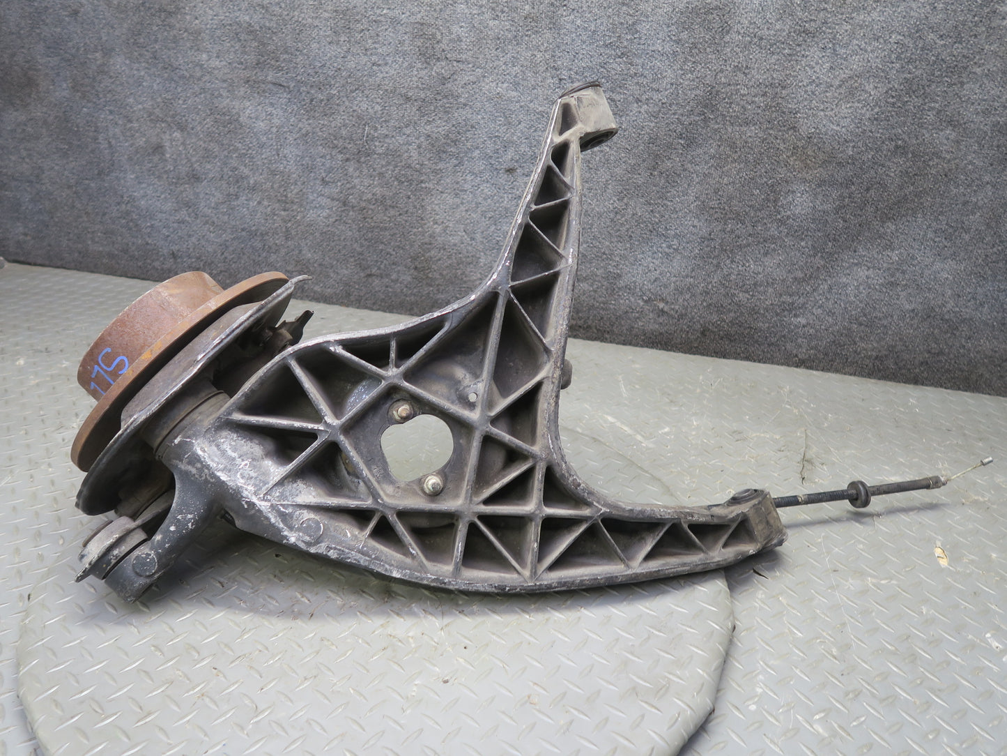 86-89 Mercedes R107 560SL Rear Right Trailing Arm Spindle Knuckle Wheel Hub OEM