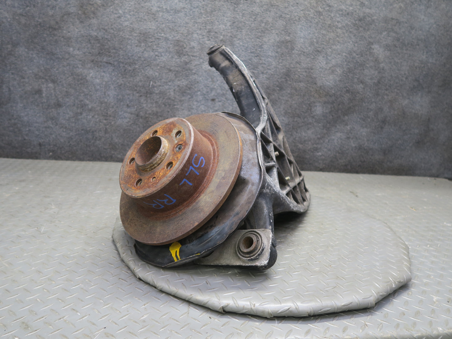86-89 Mercedes R107 560SL Rear Right Trailing Arm Spindle Knuckle Wheel Hub OEM
