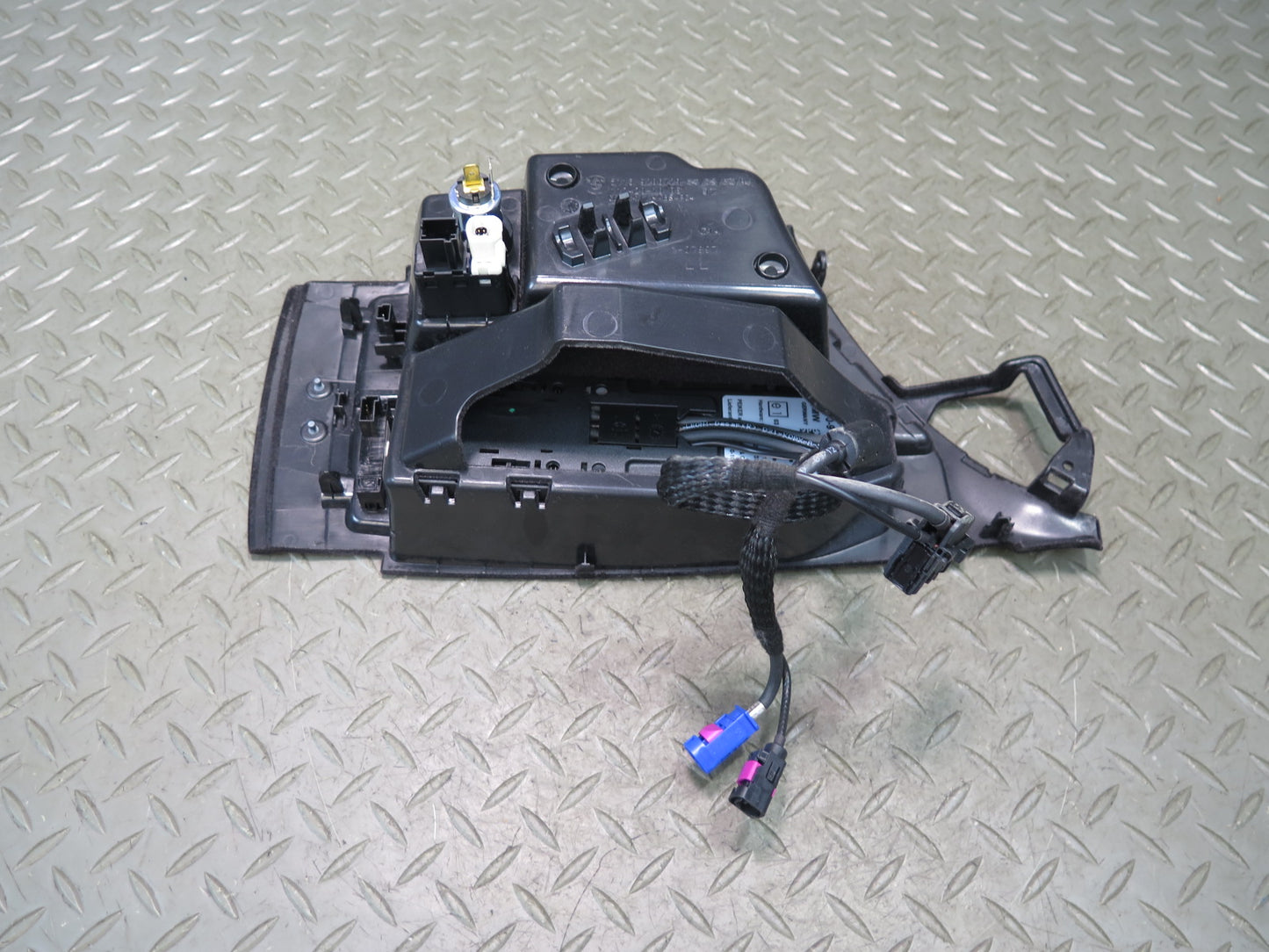 11-16 BMW F10 550iX Center Console Compartment Storage w USB & AUX 9206729 OEM