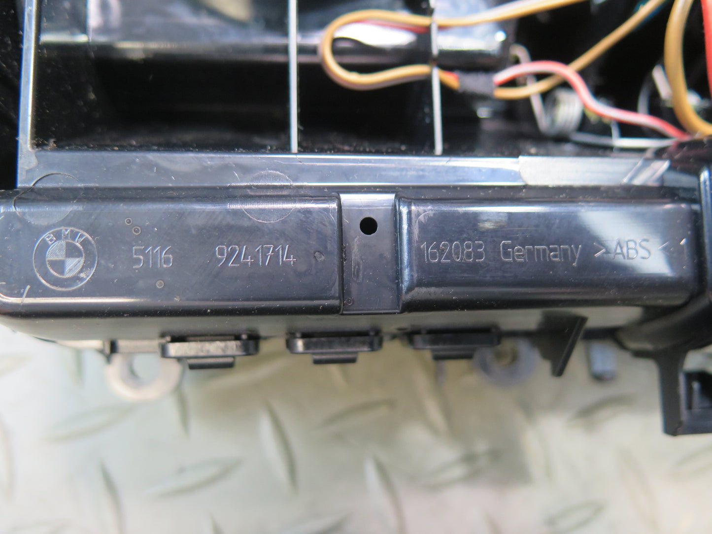 11-16 BMW F10 528I 535I 550i Front Center Console CUP Holder Assembly OEM