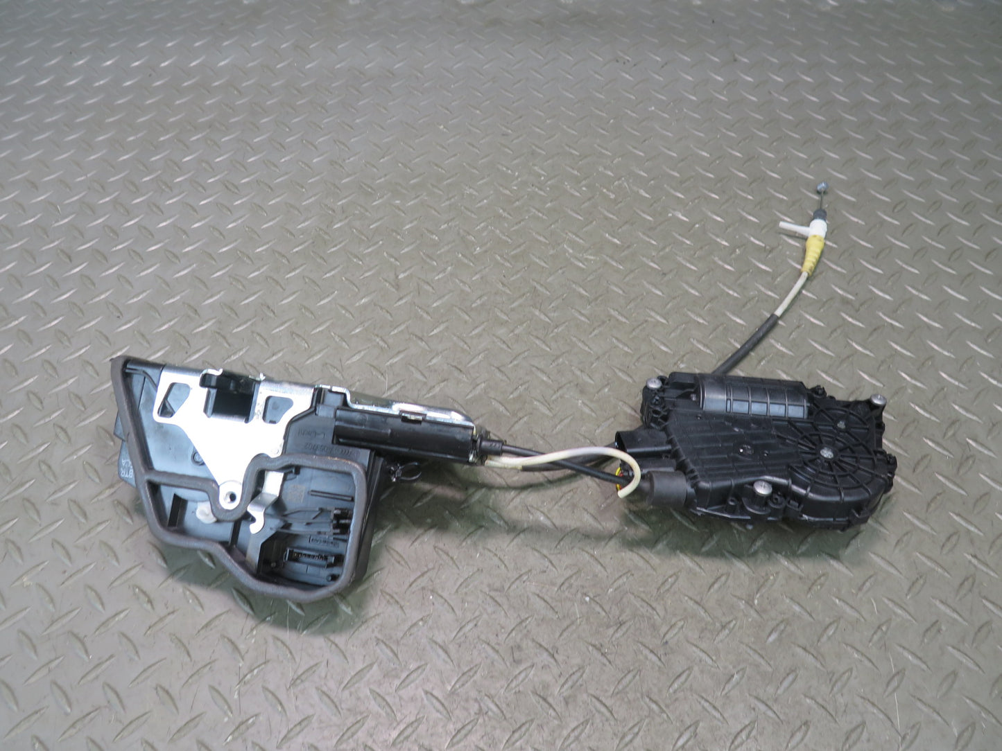 11-16 BMW F10 550iX Front Right Door Lock Latch Actuator w Soft Close OEM