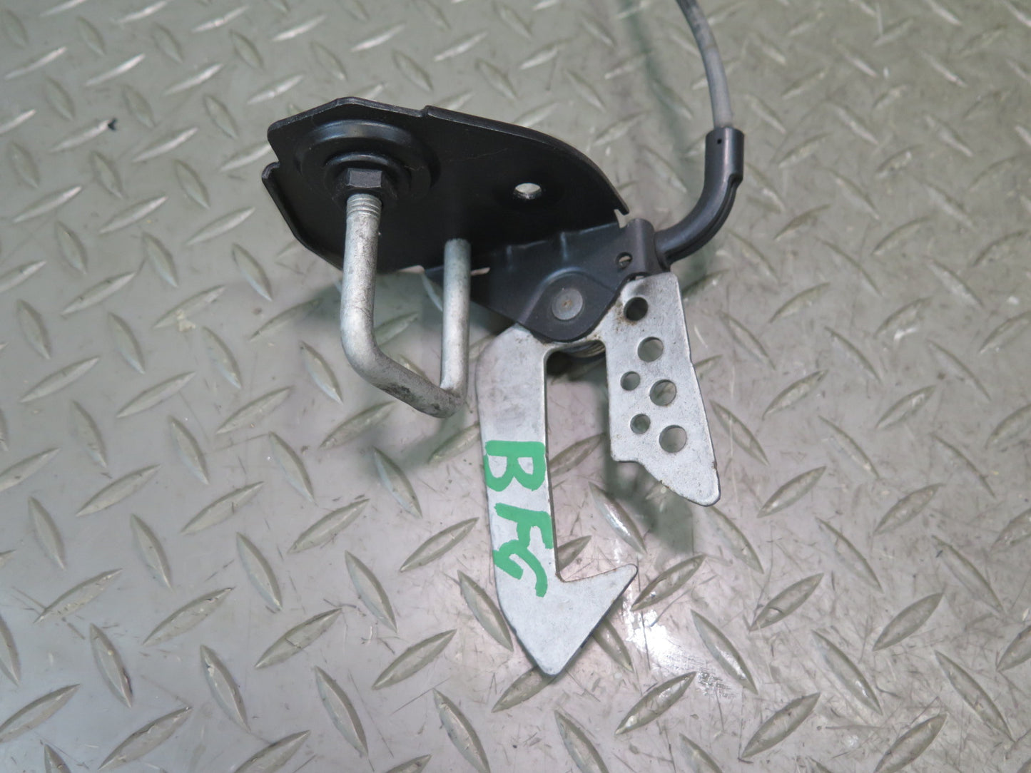11-16 BMW F10 550iX Front Left & Right Hood Lock Latch w Release Handle Assy OEM