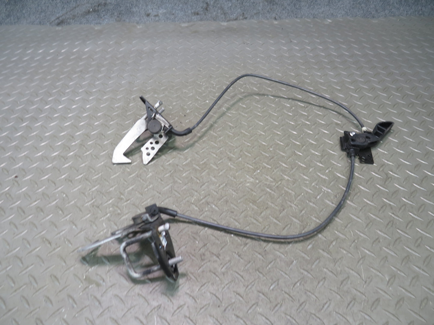 11-16 BMW F10 550iX Front Left & Right Hood Lock Latch w Release Handle Assy OEM