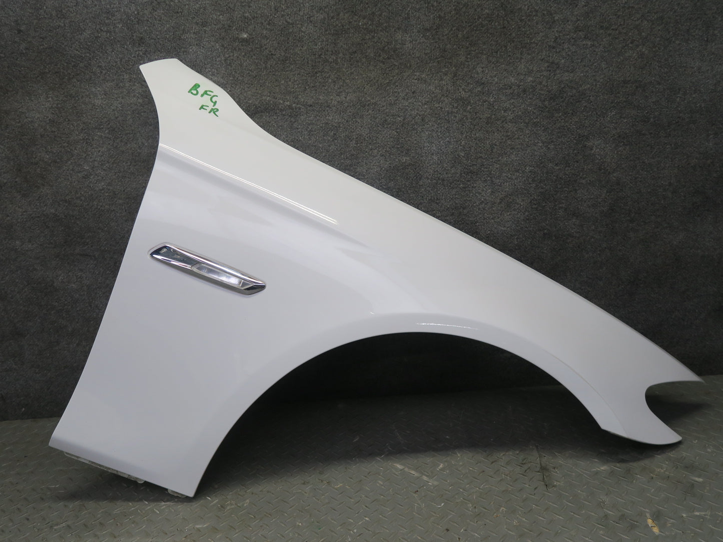 11-16 BMW F10 550iX Front Right Fender Shell Panel Cover Alpine White OEM