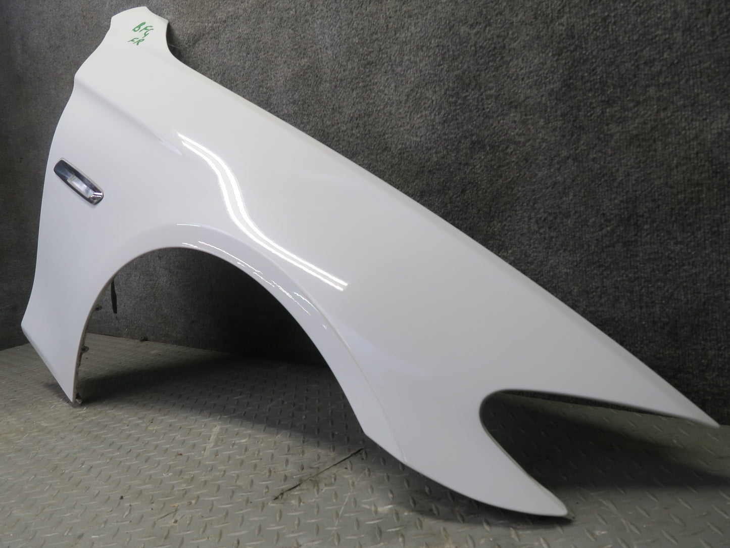 11-16 BMW F10 550iX Front Right Fender Shell Panel Cover Alpine White OEM