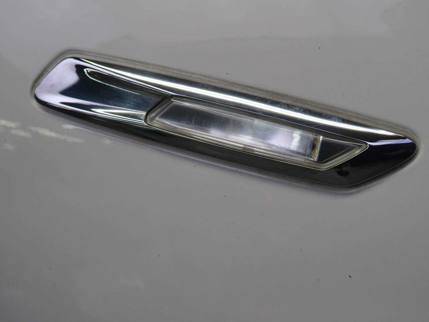 11-16 BMW F10 550iX Front Right Fender Shell Panel Cover Alpine White OEM