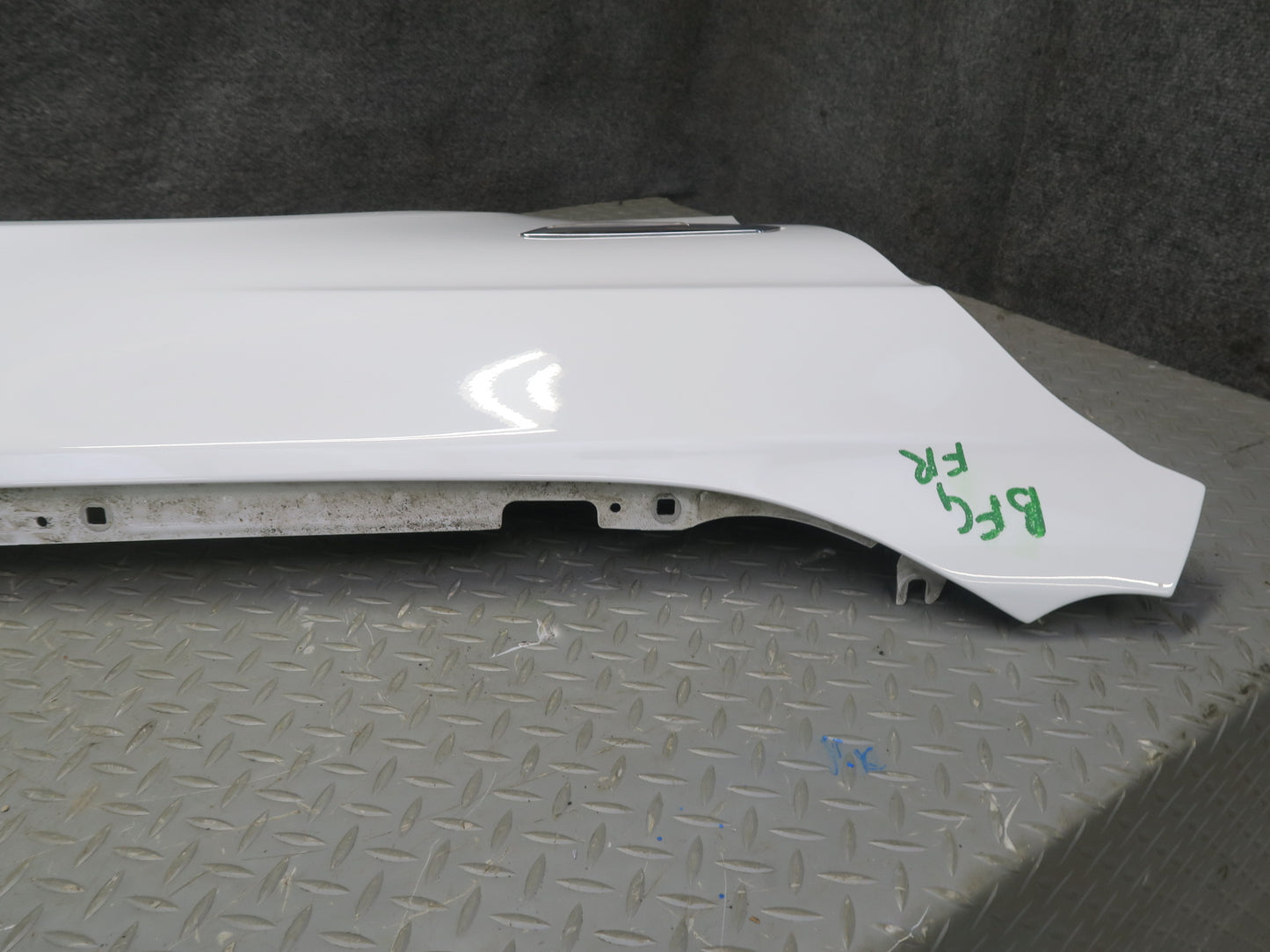 11-16 BMW F10 550iX Front Right Fender Shell Panel Cover Alpine White OEM